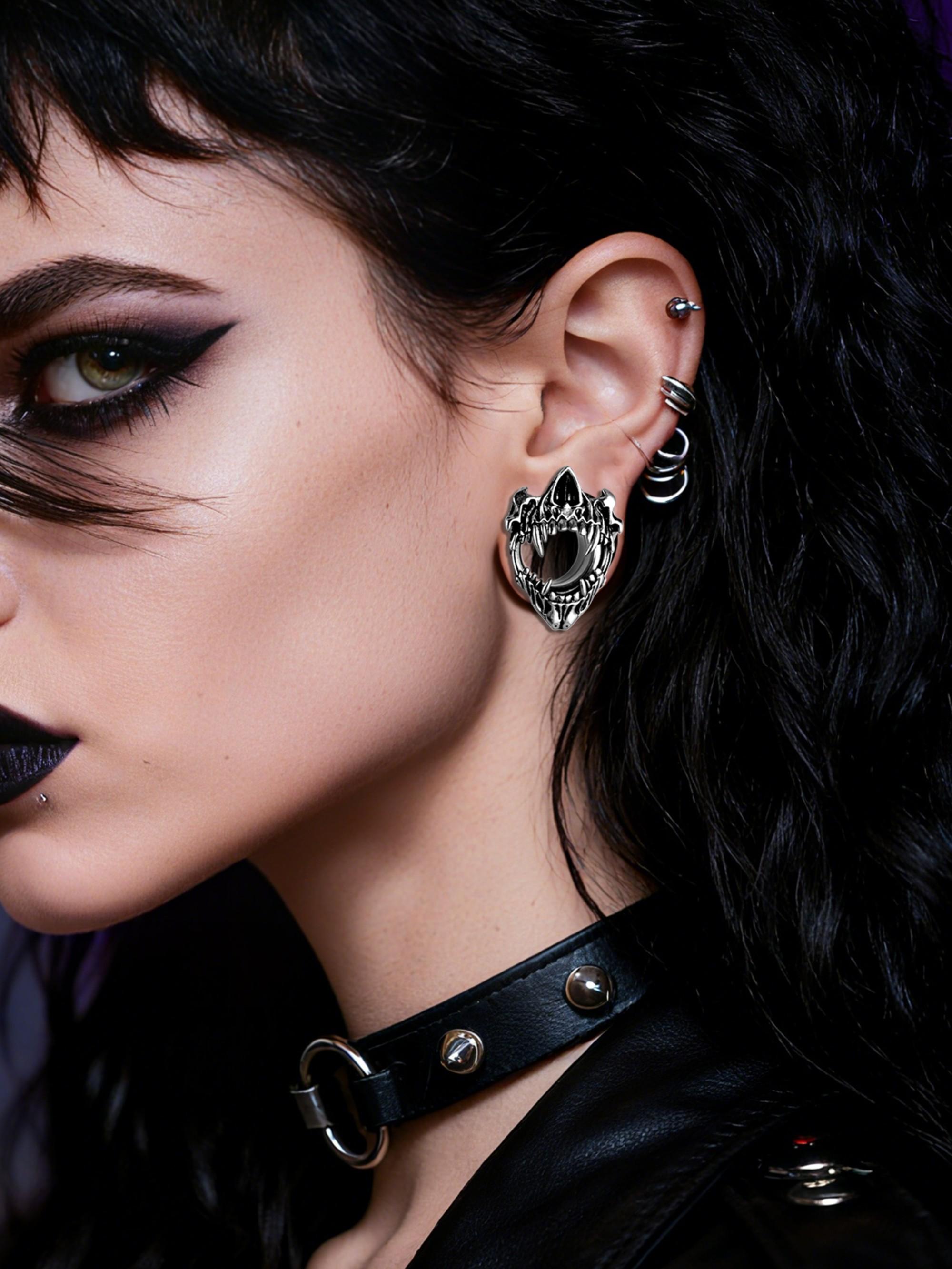 vanku 2pcs Gothic Skull Ear Tunnels, 316 Stainless Steel Halloween Punk Piercing Gauges, Casual Style for All Seasons, Plain Design