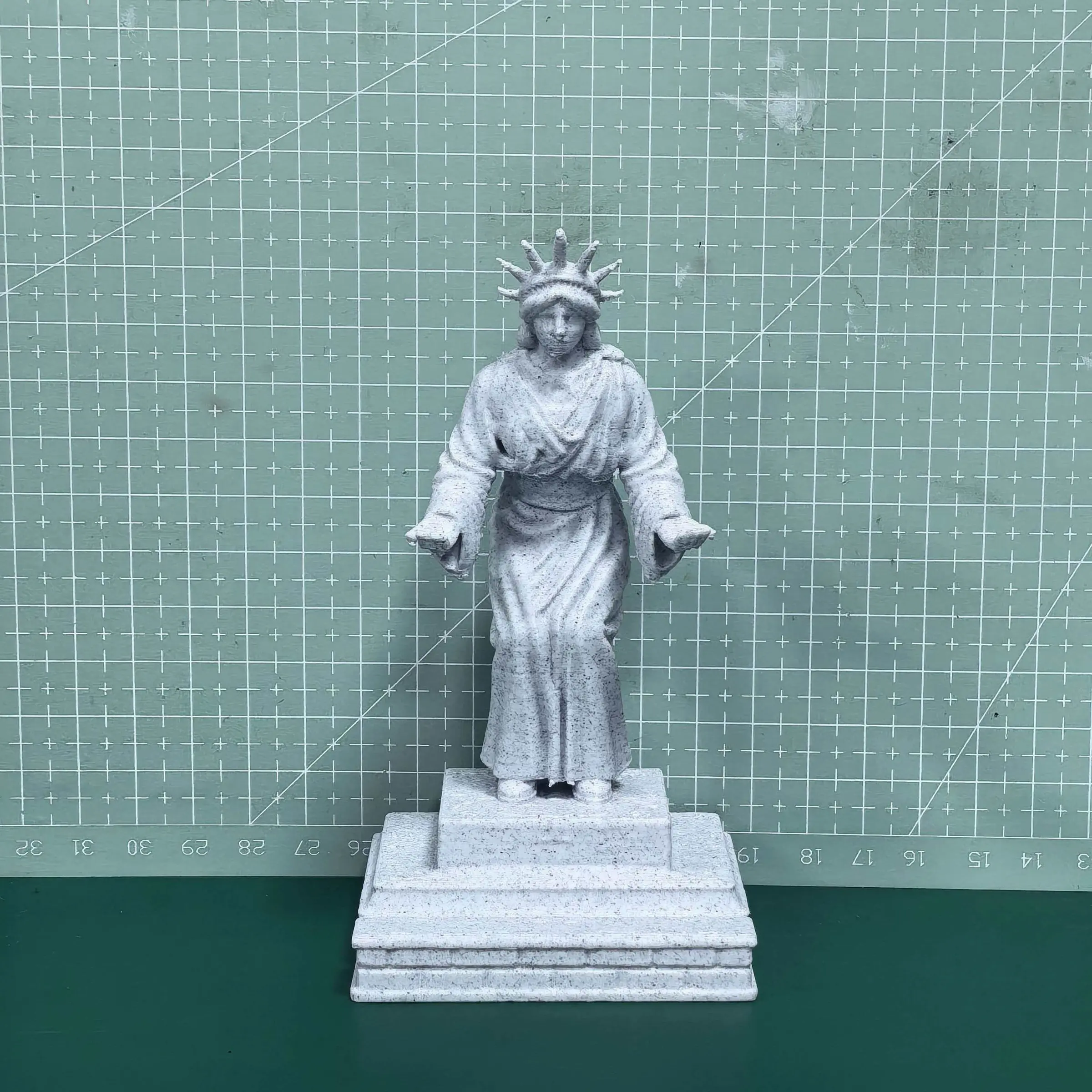Creative 3D Printed Statue of Liberty Pen Holder, Pla Eco-Friendly Material, Desk Decor Gift, Office Learning Essential, Unique Stylish Item