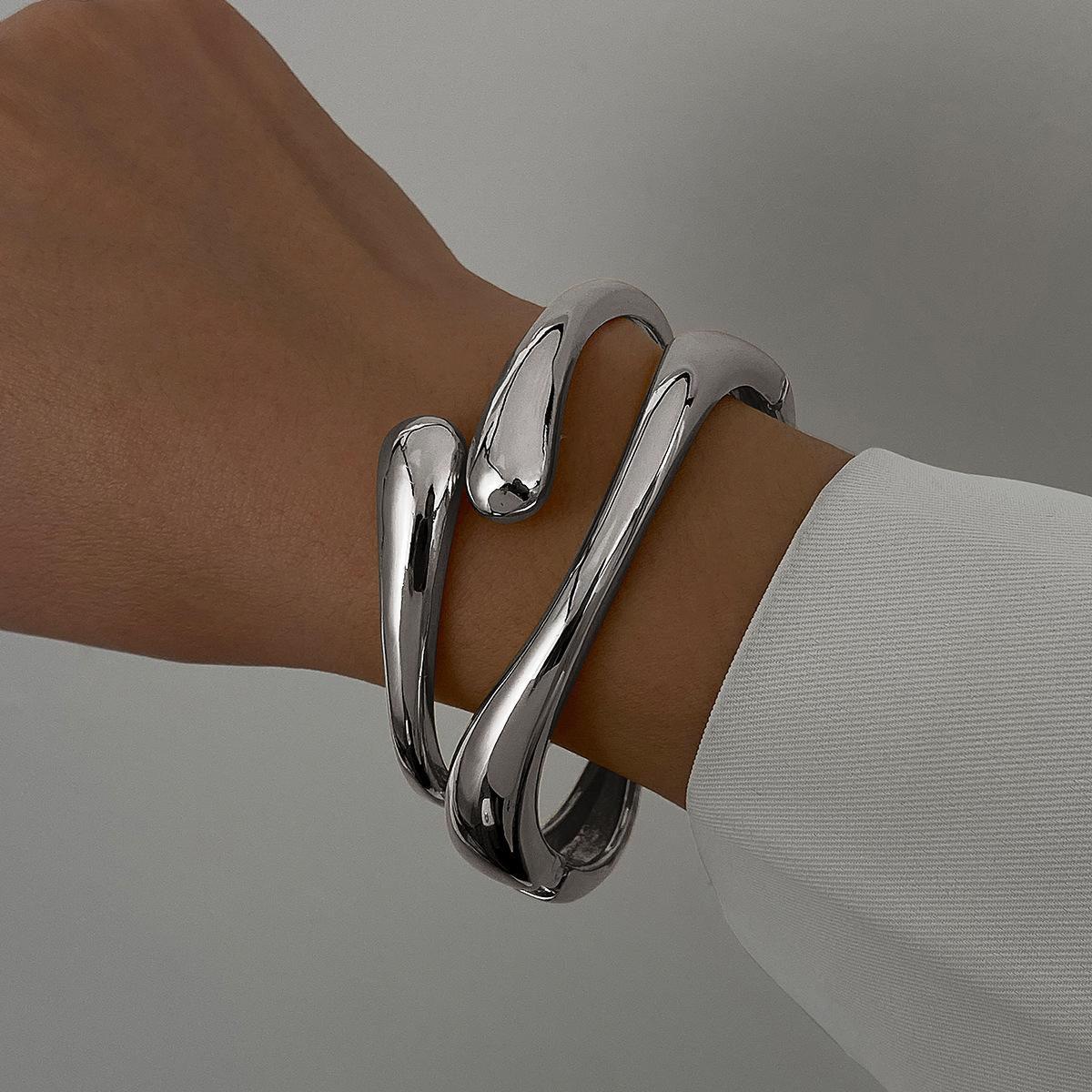 Women's Minimalist Chunky Gold-Silver Cuff Bangle Set, Trendy Wide Smooth Dome Sports Wristbands, Aesthetic Liquid Tear Drop Open Layering Punk Metal Jewelry Gift for Daily Use, Bangles