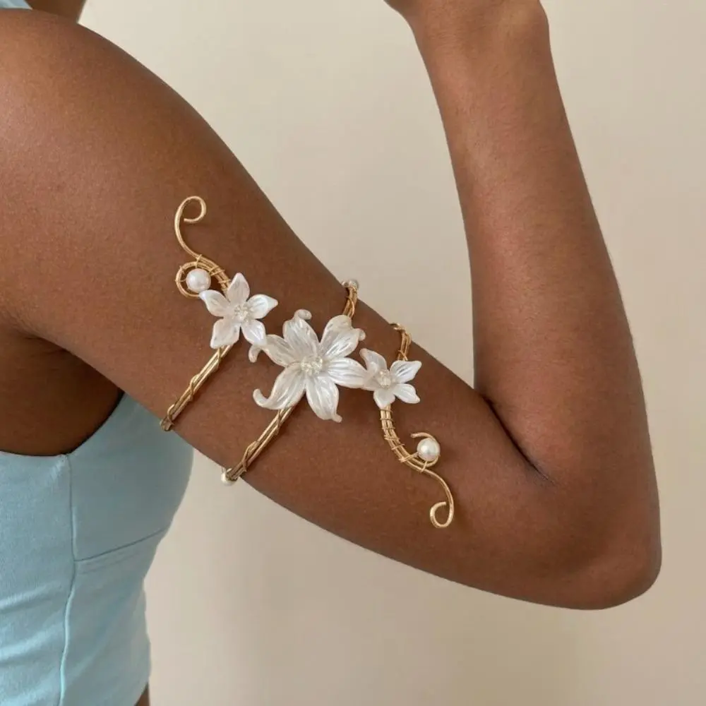 Handmade Wire Wrapped Flower Arm Cuff, White Floral Pearl Upper Arm Bracelet, Adjustable Arm Band Fairy Aesthetic Body Jewelry for Women