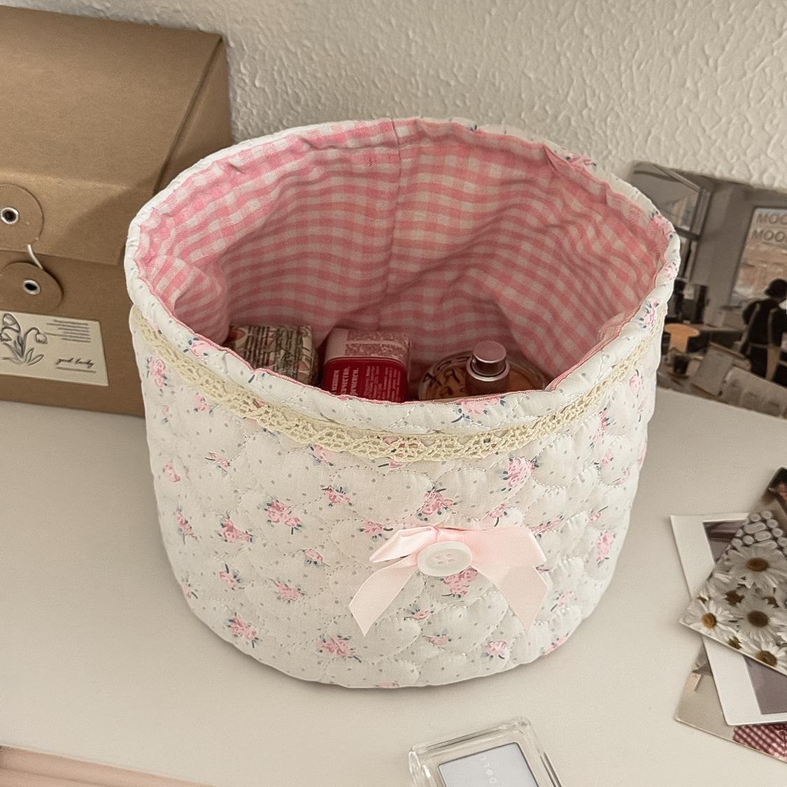 Cute lace bow patchwork storage basket, round fabric desktop organizer box, Instagram-style plaid print storage bin, soft padded makeup storage box, attractive pink bow storage bucket, foldable desktop storage basket