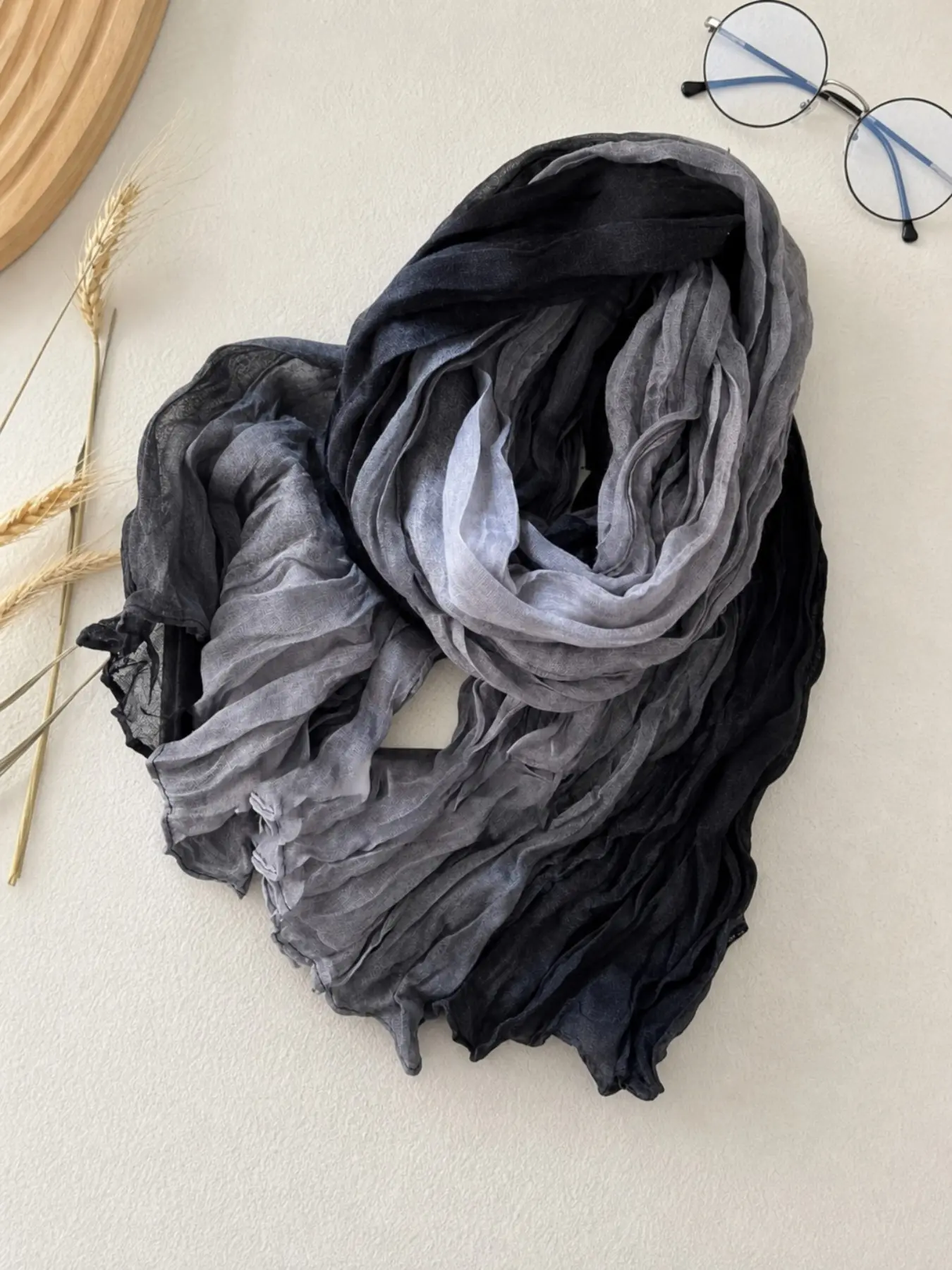 New scarf with cotton and linen feel, gradient blue autumn and winter scarf, vintage versatile printed women's long strip pleated Fashion Shawl