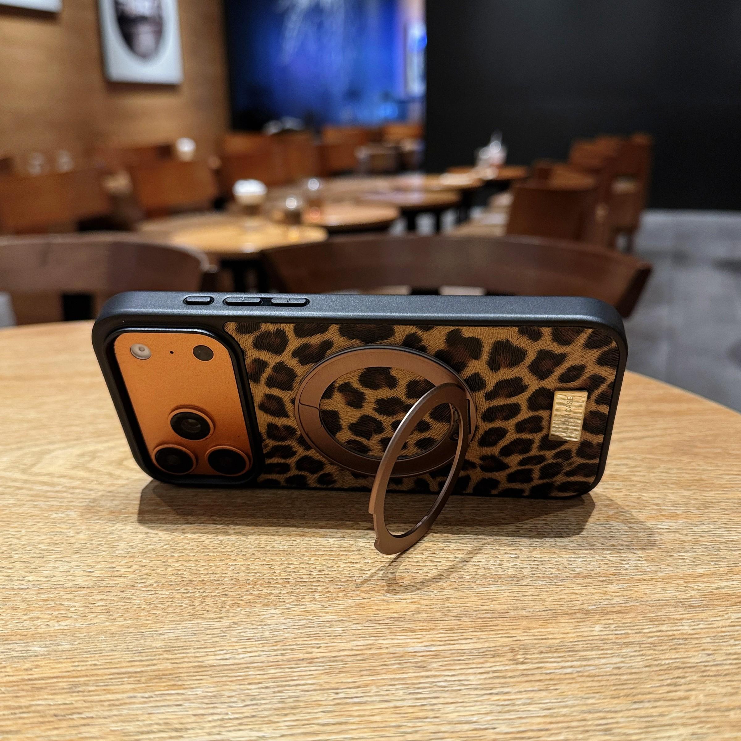 Women's Leopard Pattern 360 Rotating Magnetic Stand Apple Case, New Trendy iPhone Shell, Compatible with iPhone 17/16/15/14 Series