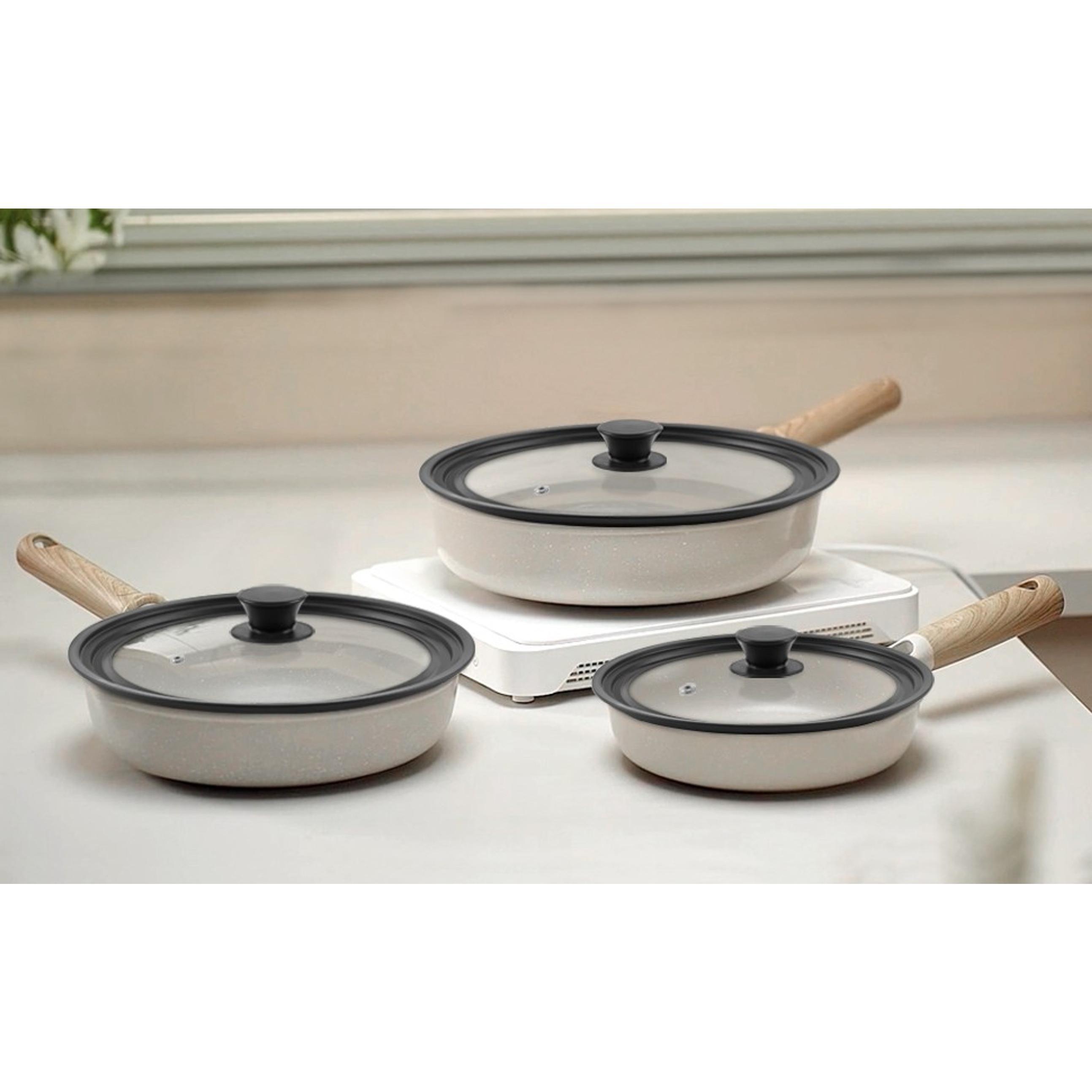 Universal Silicone Lid for Pots, Pans and Skillets, Fits 6" 7" 8" Cookware, Replacement Cover for Frying Pans, Cast Iron and Tempered Glass