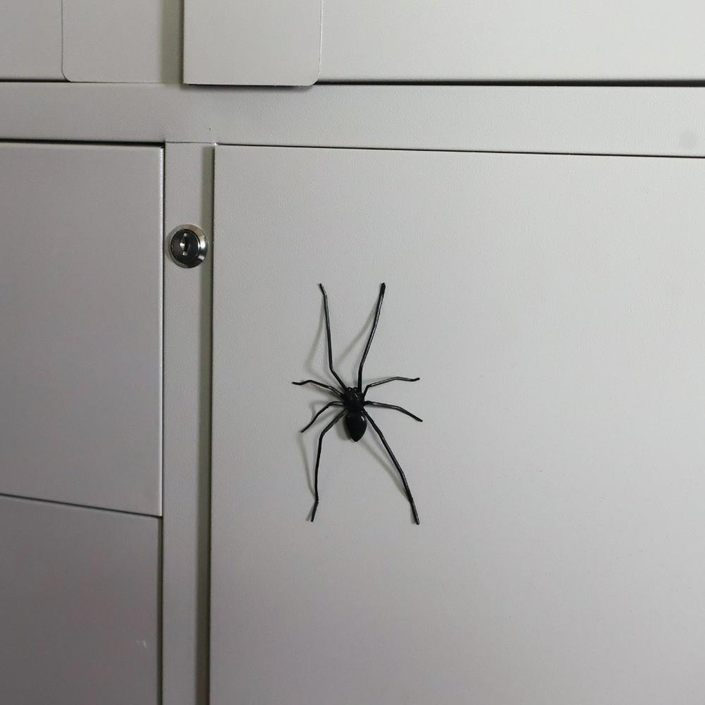 1pc Large Spider Shaped Fridge Magnet, Prank Scary Fun Magnetic Decor Design Suitable for Kitchen Office Whiteboard Storage Cabinet Multi-Scene Arrangement Easy Placement