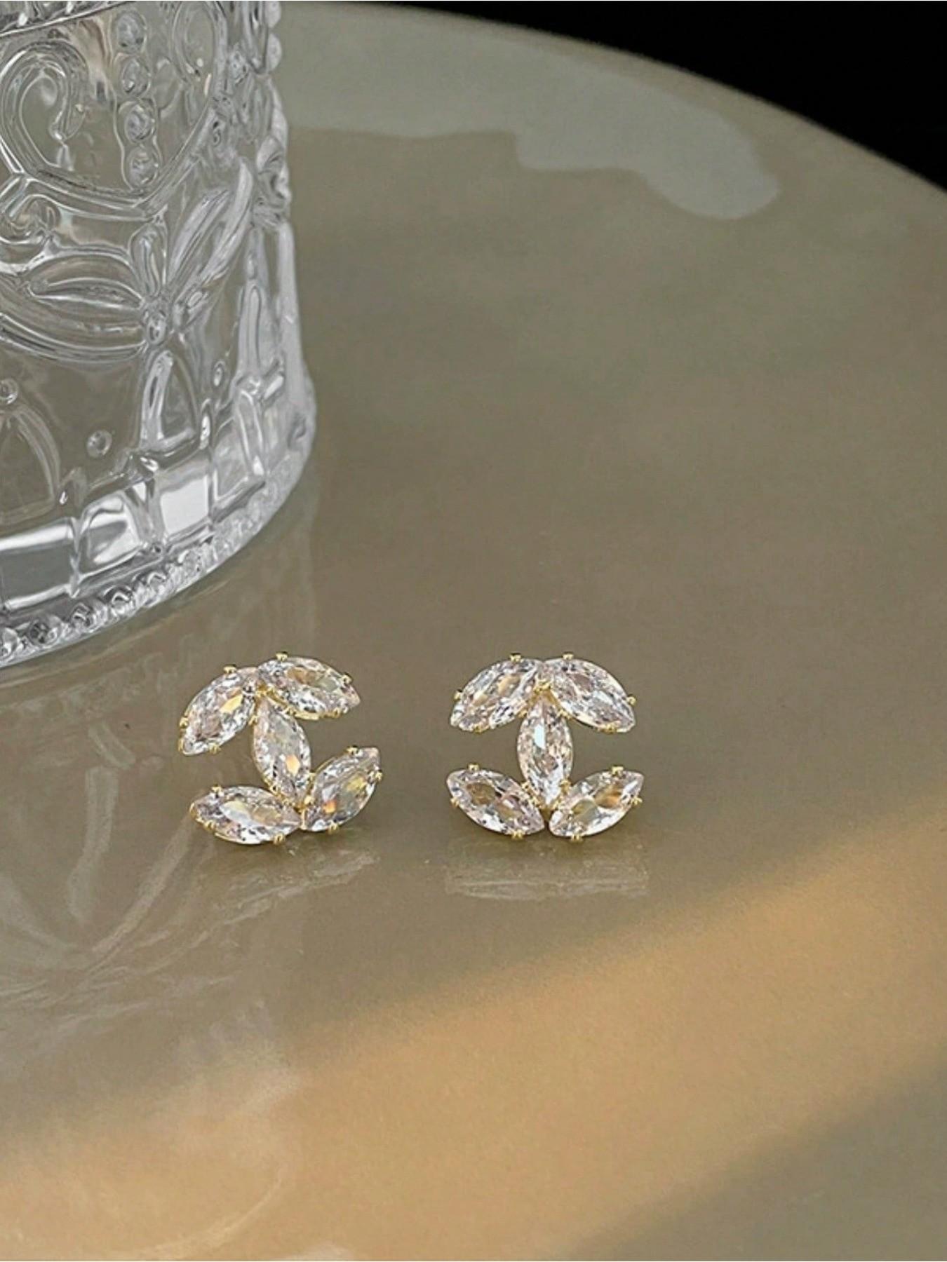 Elegant Zircon Stud Earrings for Women, Fashionable Minimalist Design, Perfect for Daily Commute, Versatile and Stylish Jewelry, Fashion Accessory