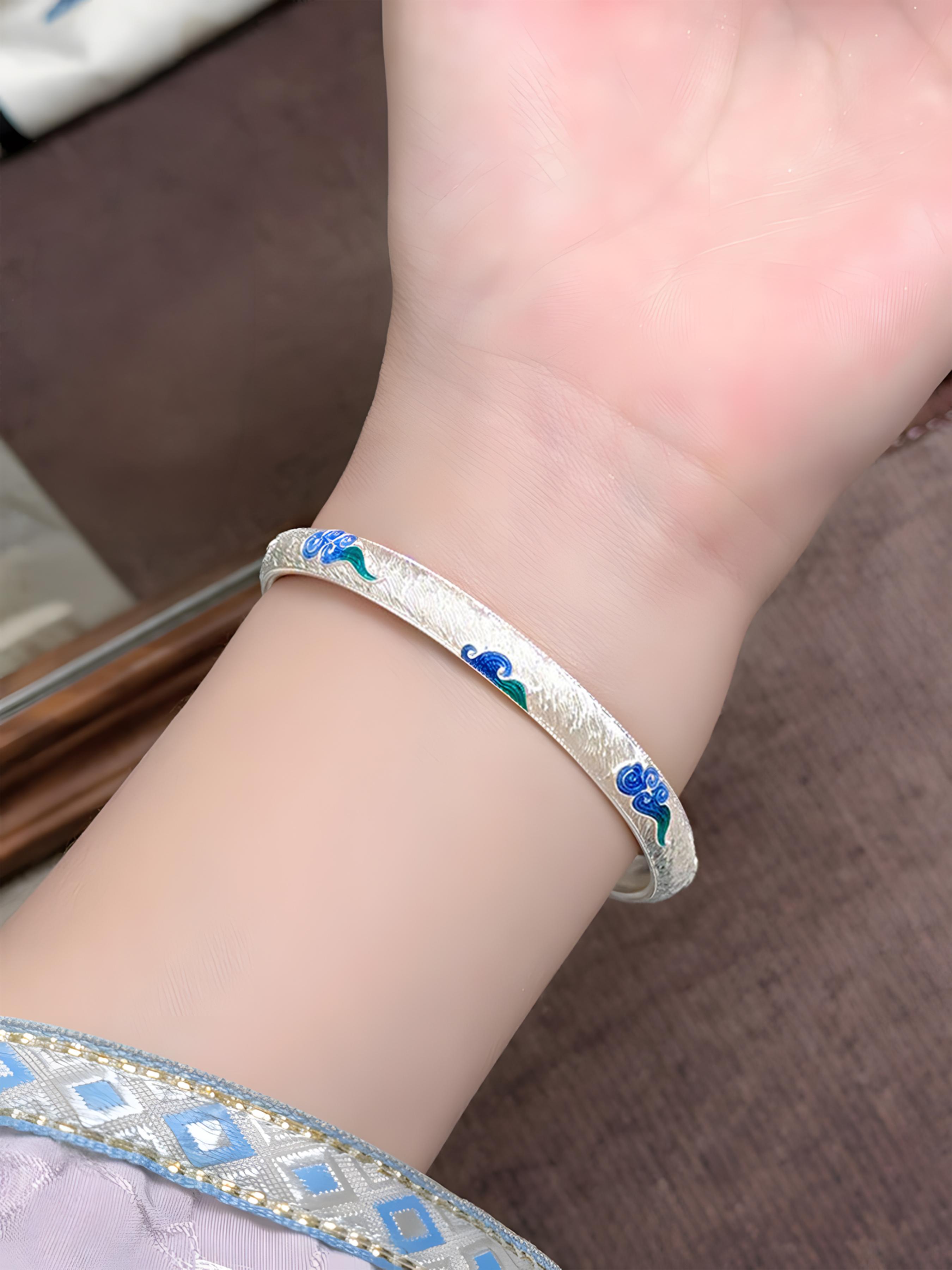 Elegant Silver Color Bangle Bracelet, Perfect Gift in Luxury Box, Ideal for Wife, High-End Versatile Jewelry, Premium Quality