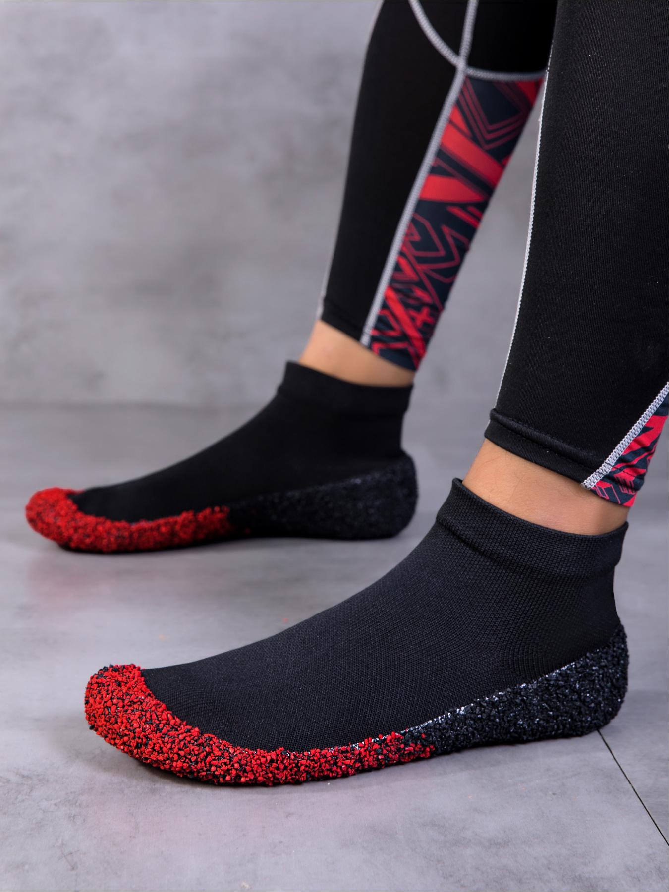 Men's widened elastic knitted foot socks with a red particle sole for strong grip, soft and skin friendly fabric for comfortable wrapping, and a heel loop design for easy on and off. Essential for gym yoga and daily casual indoor exercise
