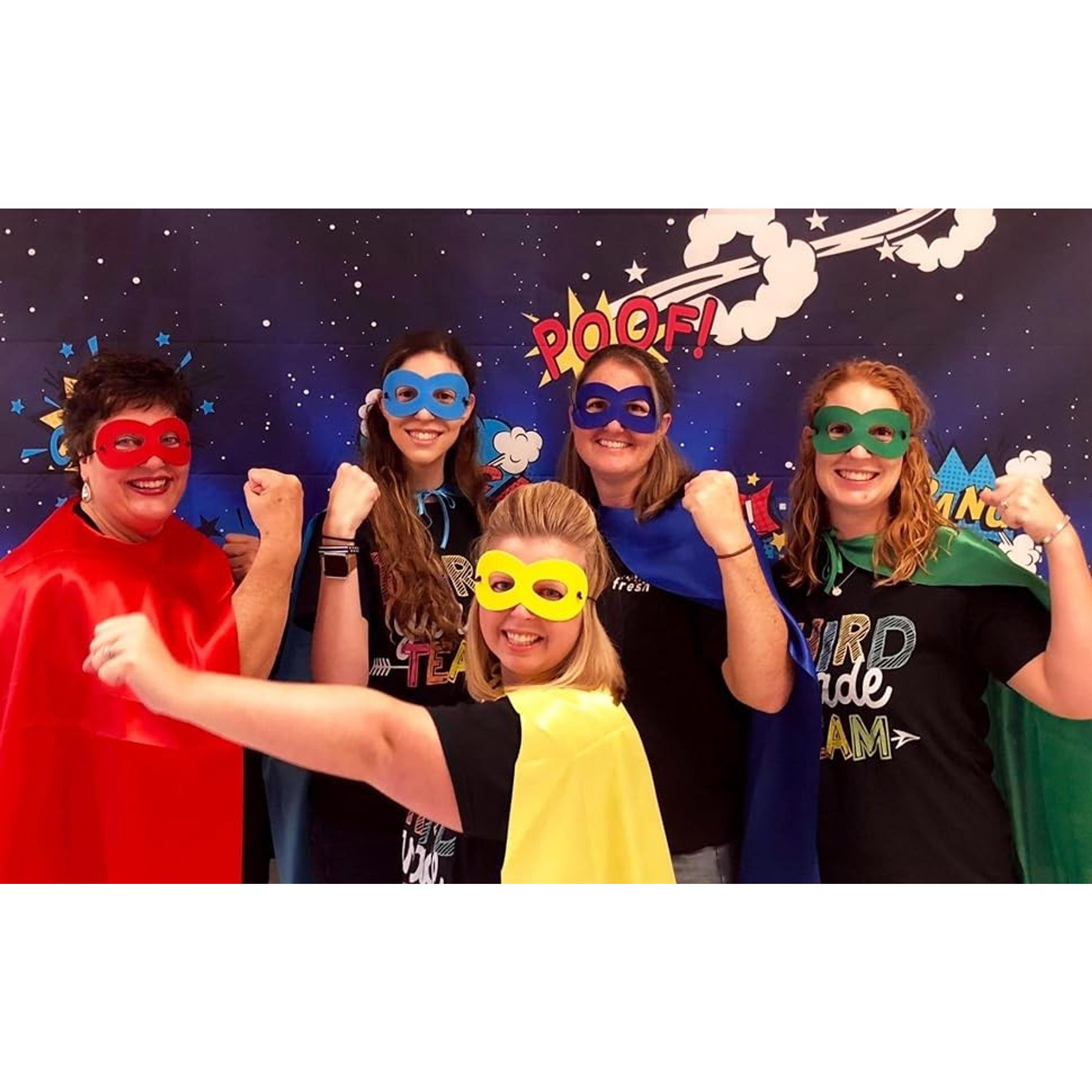 Superhero Capes and Masks for Adults, Teens, Men & Women - Team Building Dress Up Party Halloween Costumes, 7 Pack(Gift)