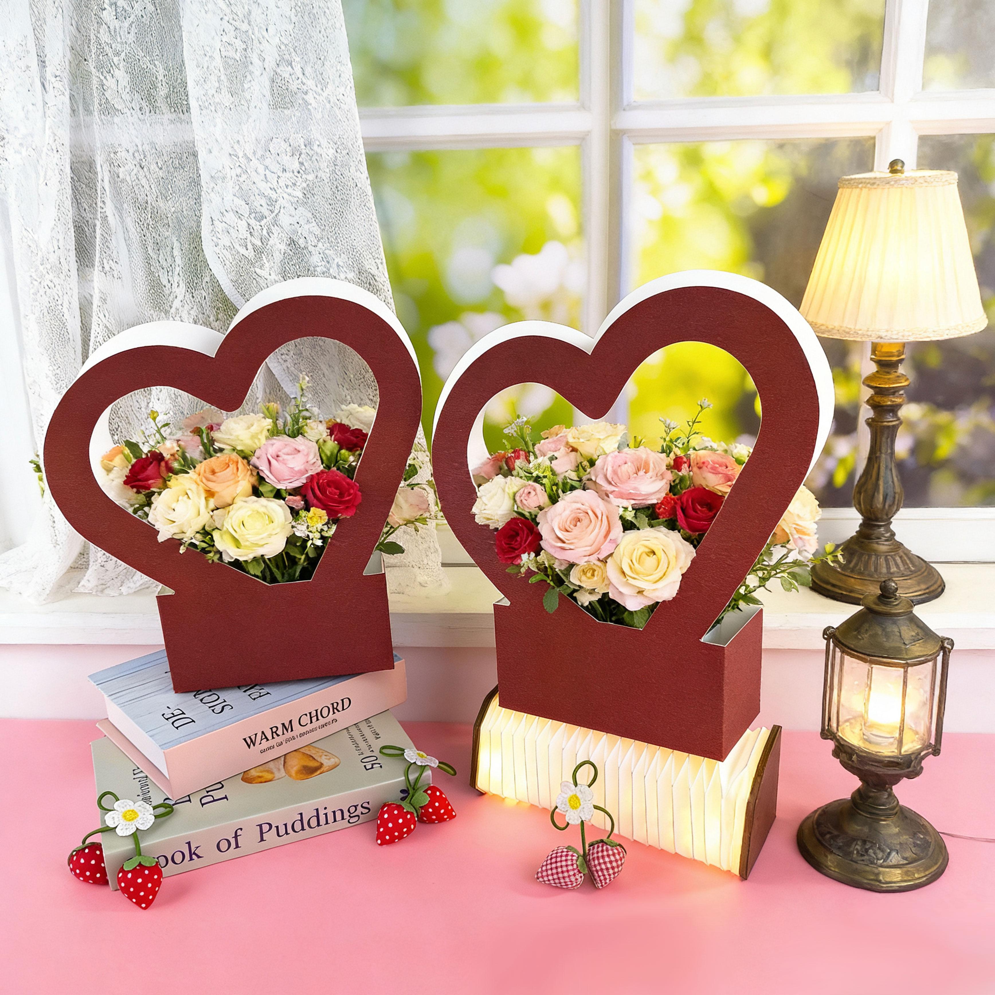 5pcs Heart-Shaped Gift Bags, Hollow Heart Flower Handled Box, Holiday Flower Wrapping Paper Bags, Romantic High-Value Party Favor Bags, Suitable for Valentine's Day, Mother's Day, Birthday, Wedding and Other Occasions for Flowers and Gift Wrapping