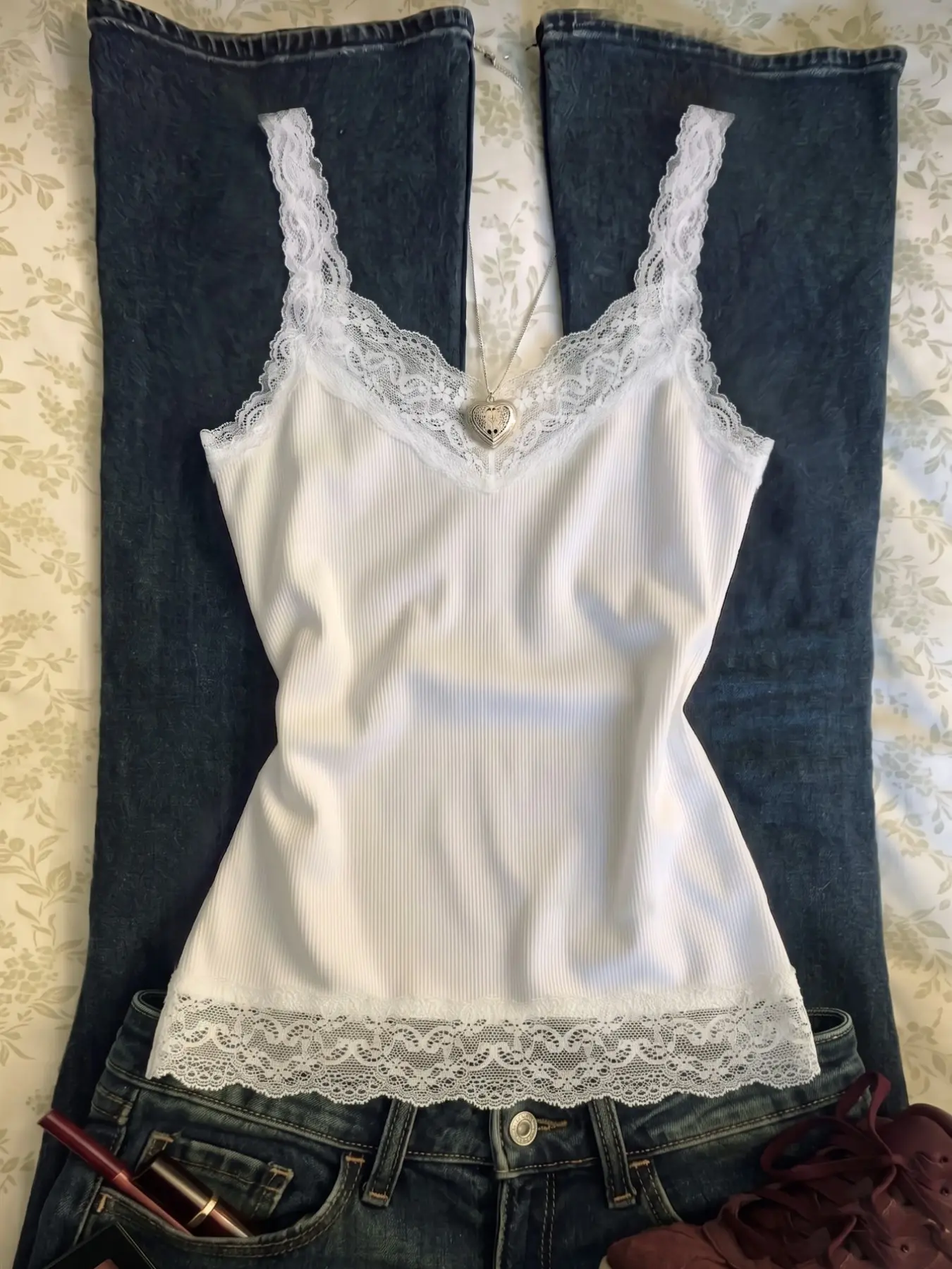 Lace Lace Ribbed Slim Fit Tank Top With Chic American Retro Sweet Girl Style Slim Fit V-Neck Lace Woven Thin Shoulder Strap Slim Fit Straight Tube Version Suitable For Interior Layering, Daily Commuting, Shopping, Dating And Dressing