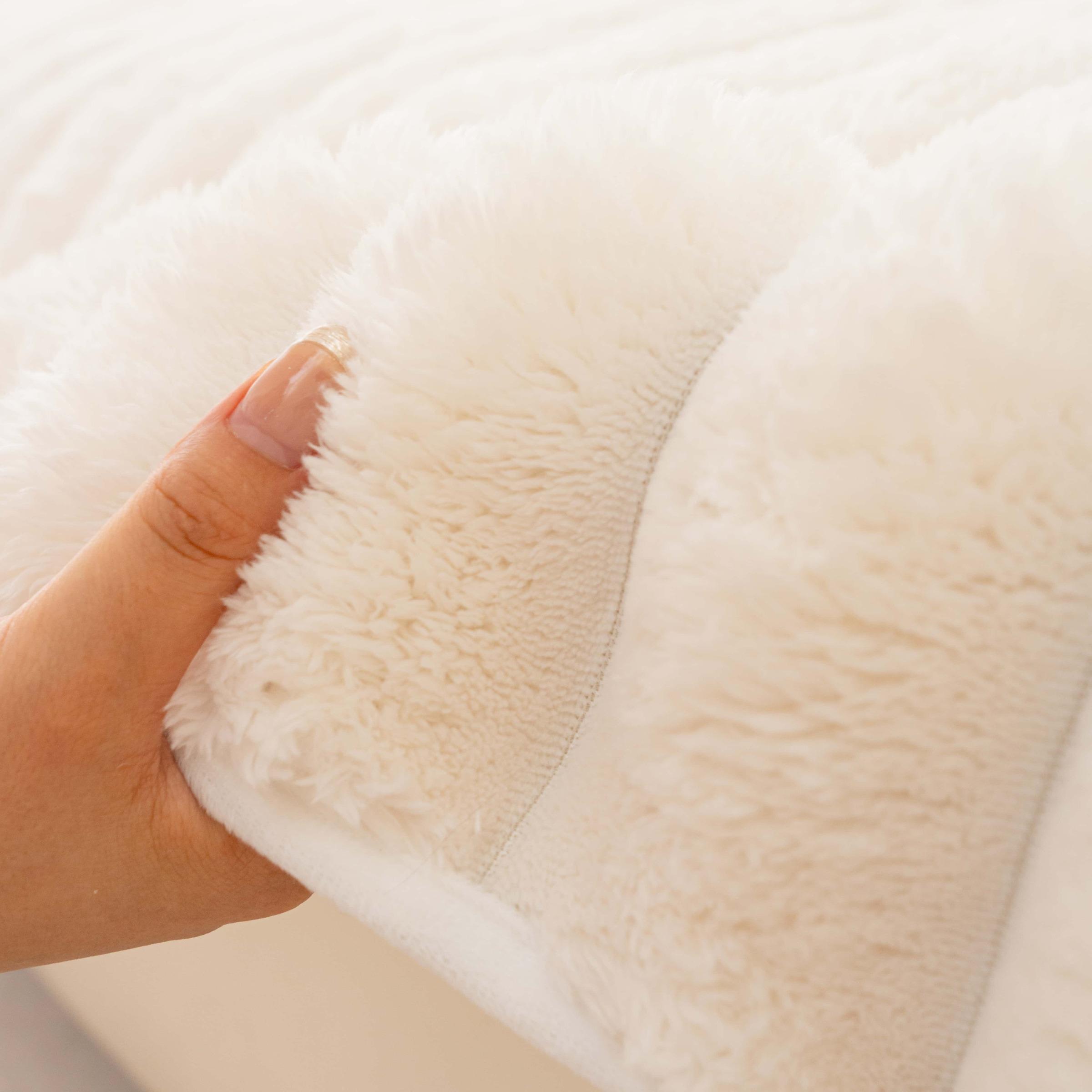 Solid Color Plush Sofa Cushion Cover, Sofa Slipcover, 1 Count Pet-friendly non-slip couch protector, soft & warm thick fleece, machine washable, anti-scratch cat/dog friendly throw, universal fit 1/2/3/4-seater & L-shape sectional