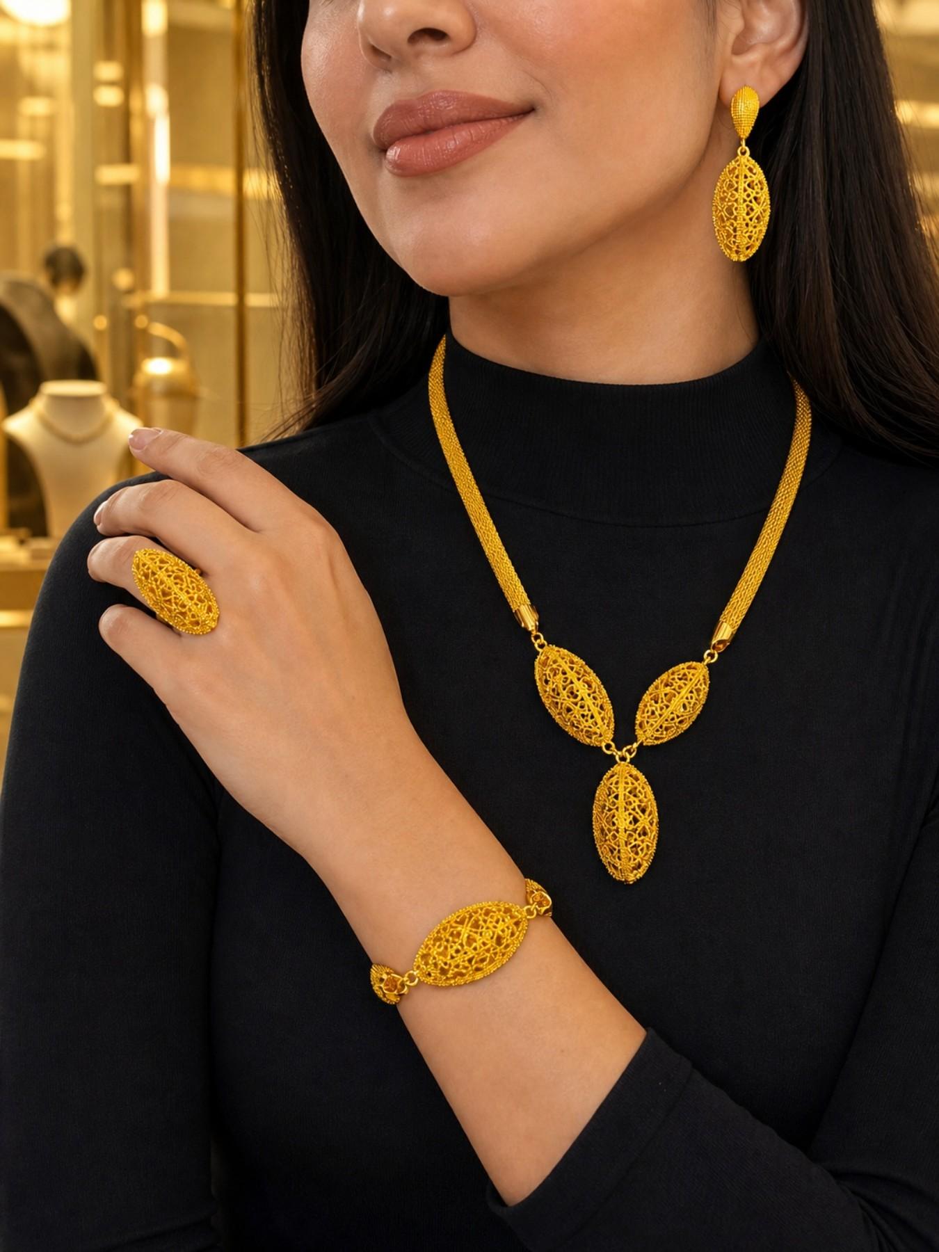 4 pieces  set of Middle East Arab women's fashion jewelry set elegant jewelry set Necklaces Earrings Set gold-plated luxury hollow oval ring necklace earrings bracelet adjustable bridal wedding jewelry suitable for wedding party banquet accessories.