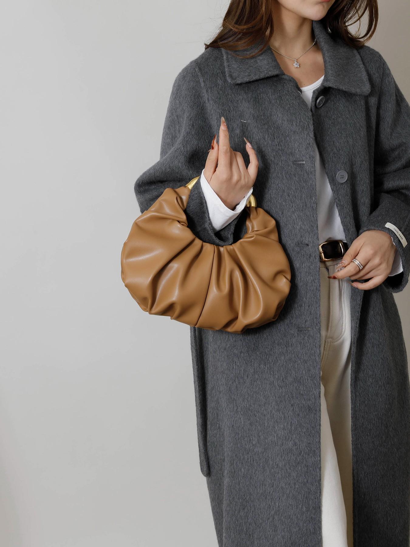 High end light luxury pleated cloud handbag, bamboo ring handle, practical texture, fashionable and versatile handbag, solid color and high quality, versatile item for dating, dinner, commuting and other occasions