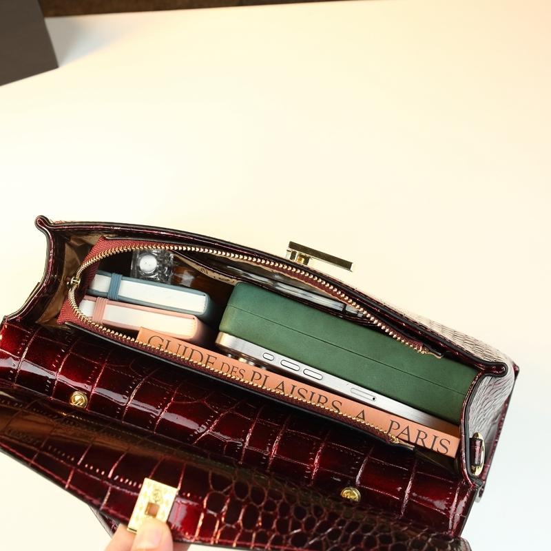 Luxury Wine Crocodile Texture Handbag, High-End Commuter Crossbody Bag, Elegant Mother Bag, Large Capacity Shoulder Bag
