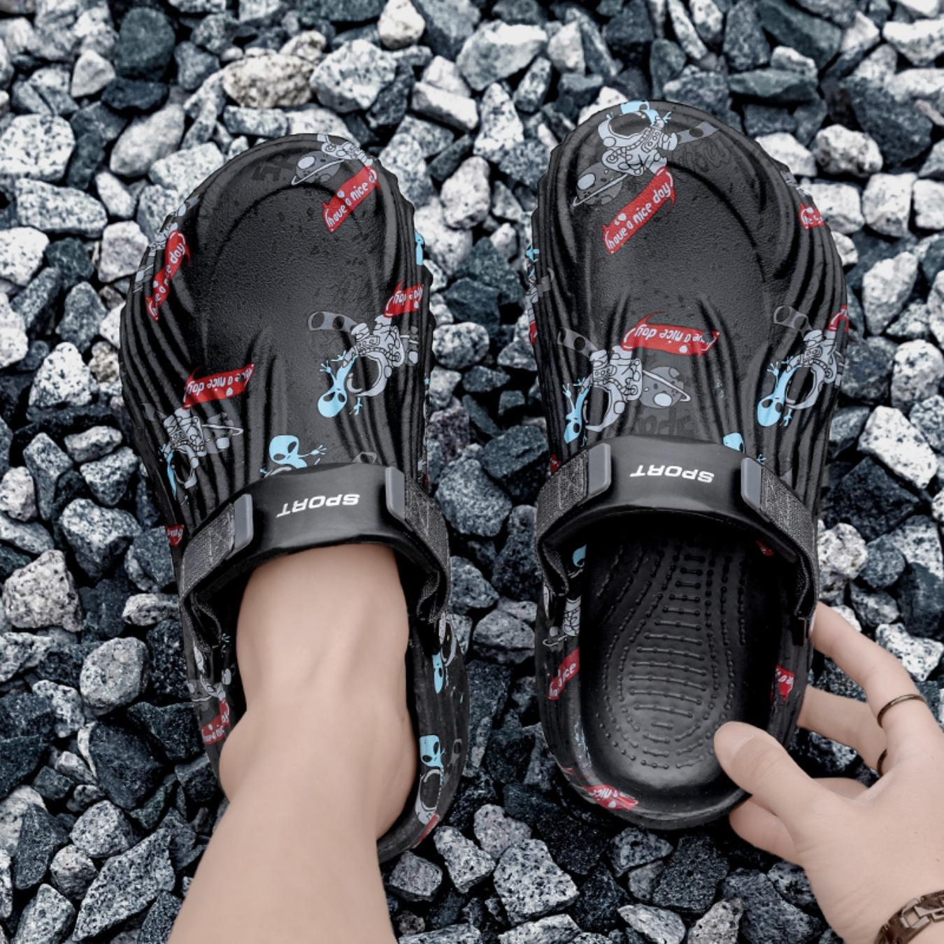 Men's Cave Shoes 2026 New Summer Outdoor Beach Shoes Sports Baotou Slippers Soft Sole Comfortable Wade Sandals