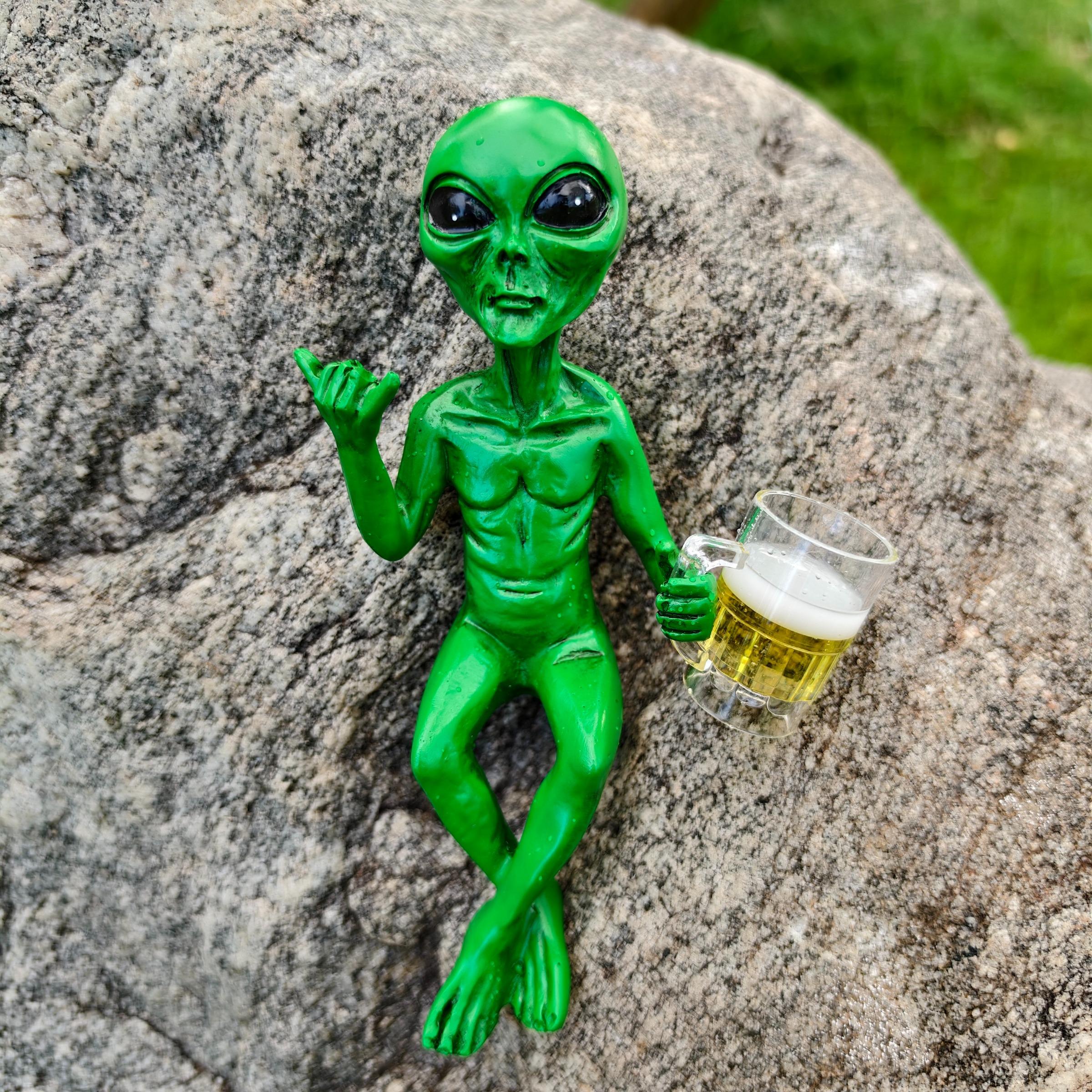 Alien Design Beer Drinking Statue, 1 Box Fun & Humorous Outer Space Decor, Alien Figurine with Beer Mug, Ideal Gift for Sci-Fi Fans, Ornaments, Decoration, Shelf #GLOBAL PICKS