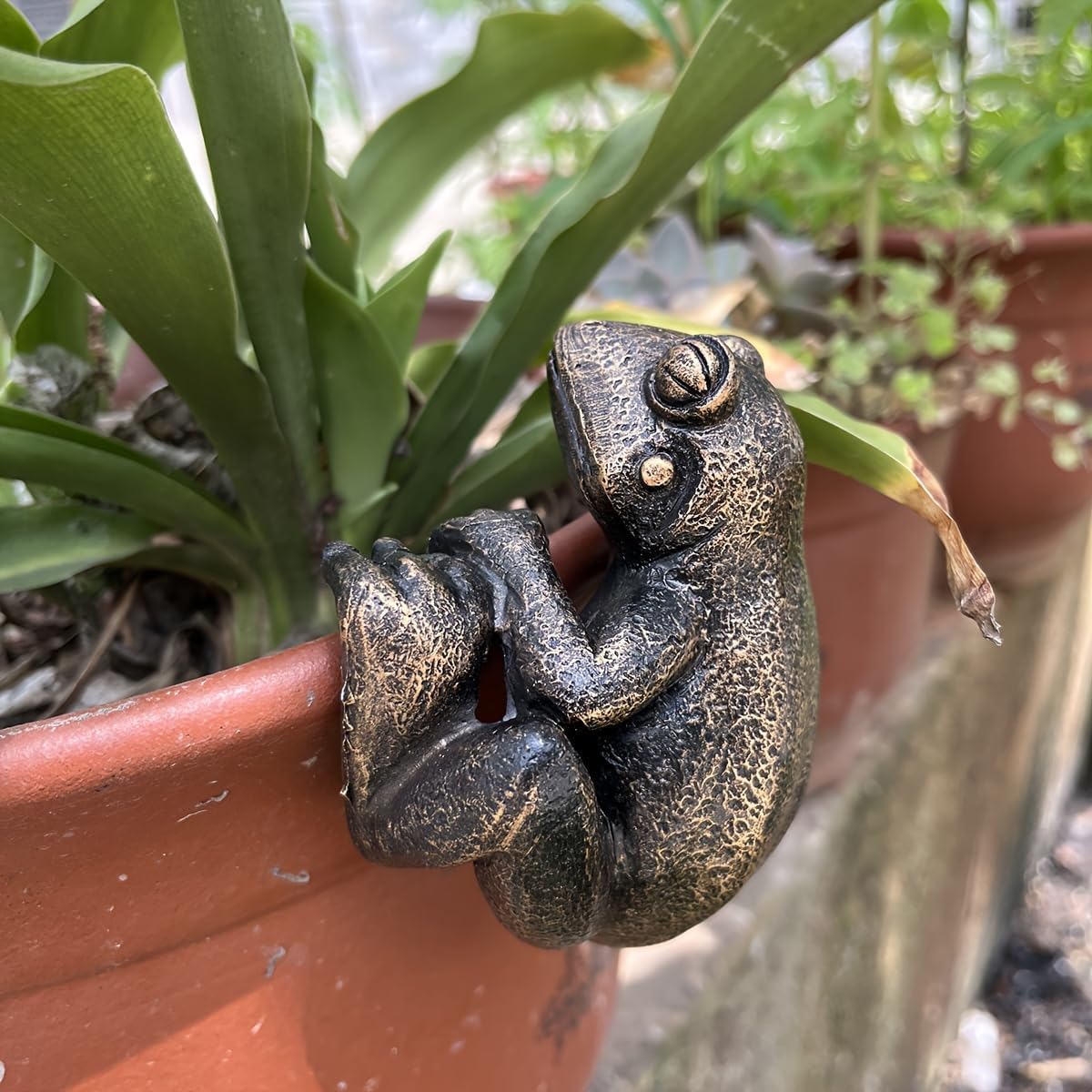 Frog Flower Pot Hugger Figurines, Frog Statue Decor for Garden Yard Fence Balcony   Décor Gifts