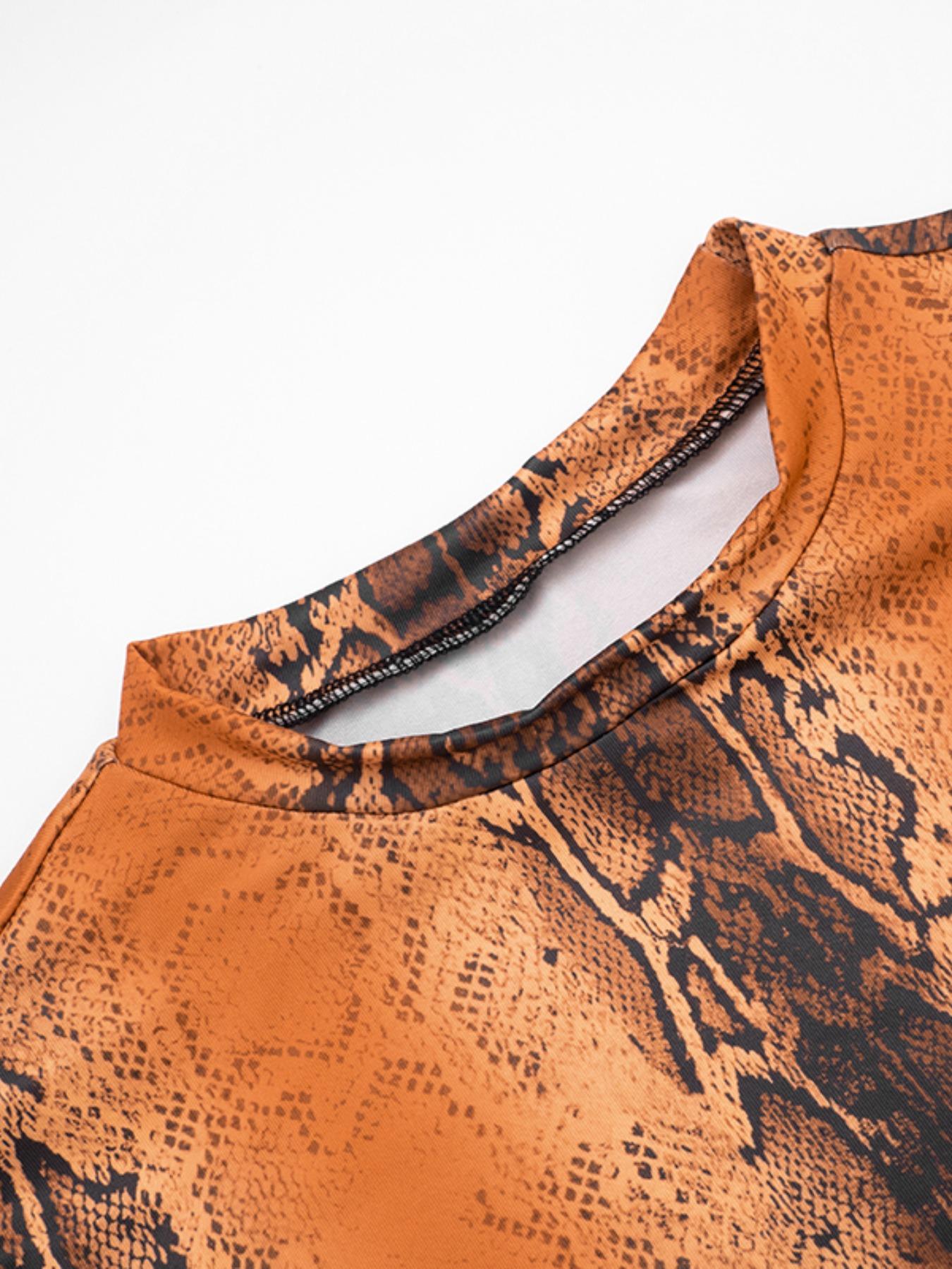 Women's Fashion Snake Print Long Sleeve Fitted Cropped Top + Trendy Seven-Quarter Pants Two-Piece Set, Comfortable Casual for Spring & Fall