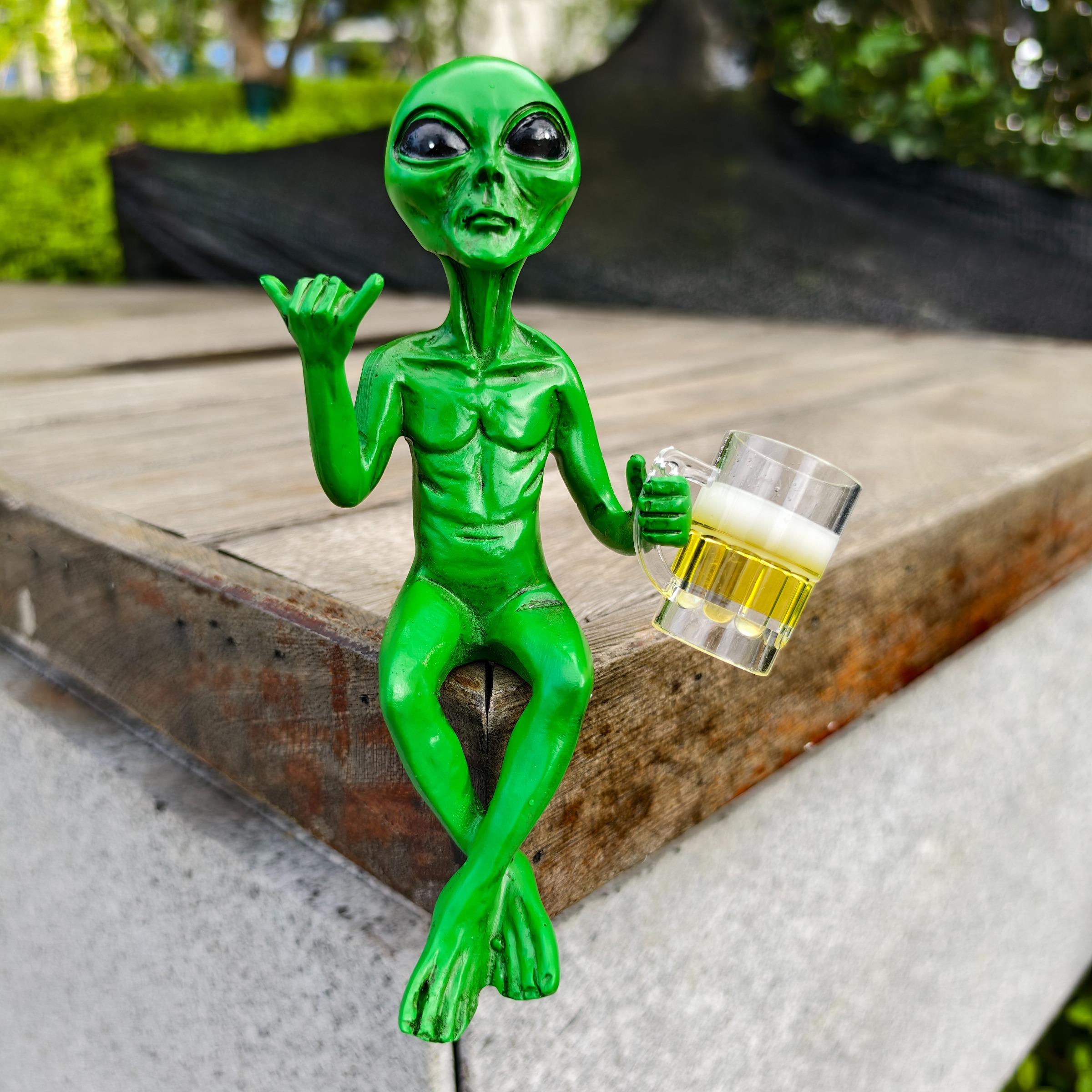 Alien Design Beer Drinking Statue, 1 Box Fun & Humorous Outer Space Decor, Alien Figurine with Beer Mug, Ideal Gift for Sci-Fi Fans, Ornaments, Decoration, Shelf #GLOBAL PICKS