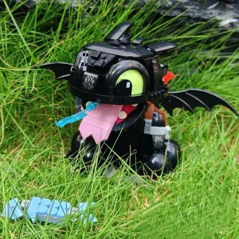 784PCS Classic Anime Movie Series Cute Dragon Pet Animal Series Building Blocks DIY Assembly Model Bricks Home Decoration Toys Suitable for Children's Birthday and Christmas Gifts Comes with Paper