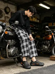 2026 Outdoor Camping Crocs, Men's Non-Slip and Wear-Resistant Slippers, Slip-On Toe-Protecting Crocs, Effortlessly Capture the Street Atmosphere.