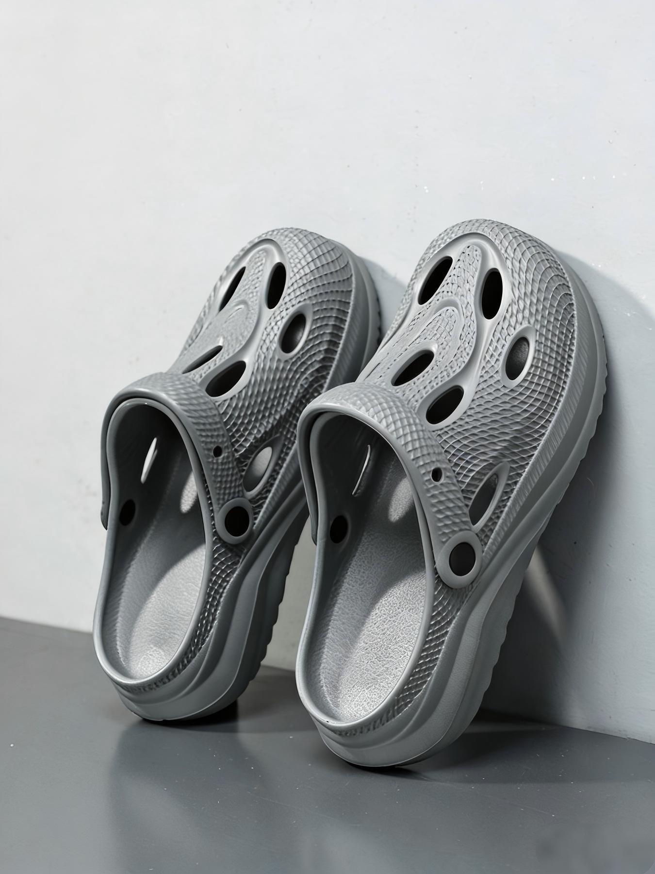 New Summer Style for Men, Casual Clogs for Students, Ultra-light, Soft and Elastic, Breathable, Dual-use for Beach and Bathroom, Wear-resistant, Non-slip, Two-way Wearable Closed-toe Sandals