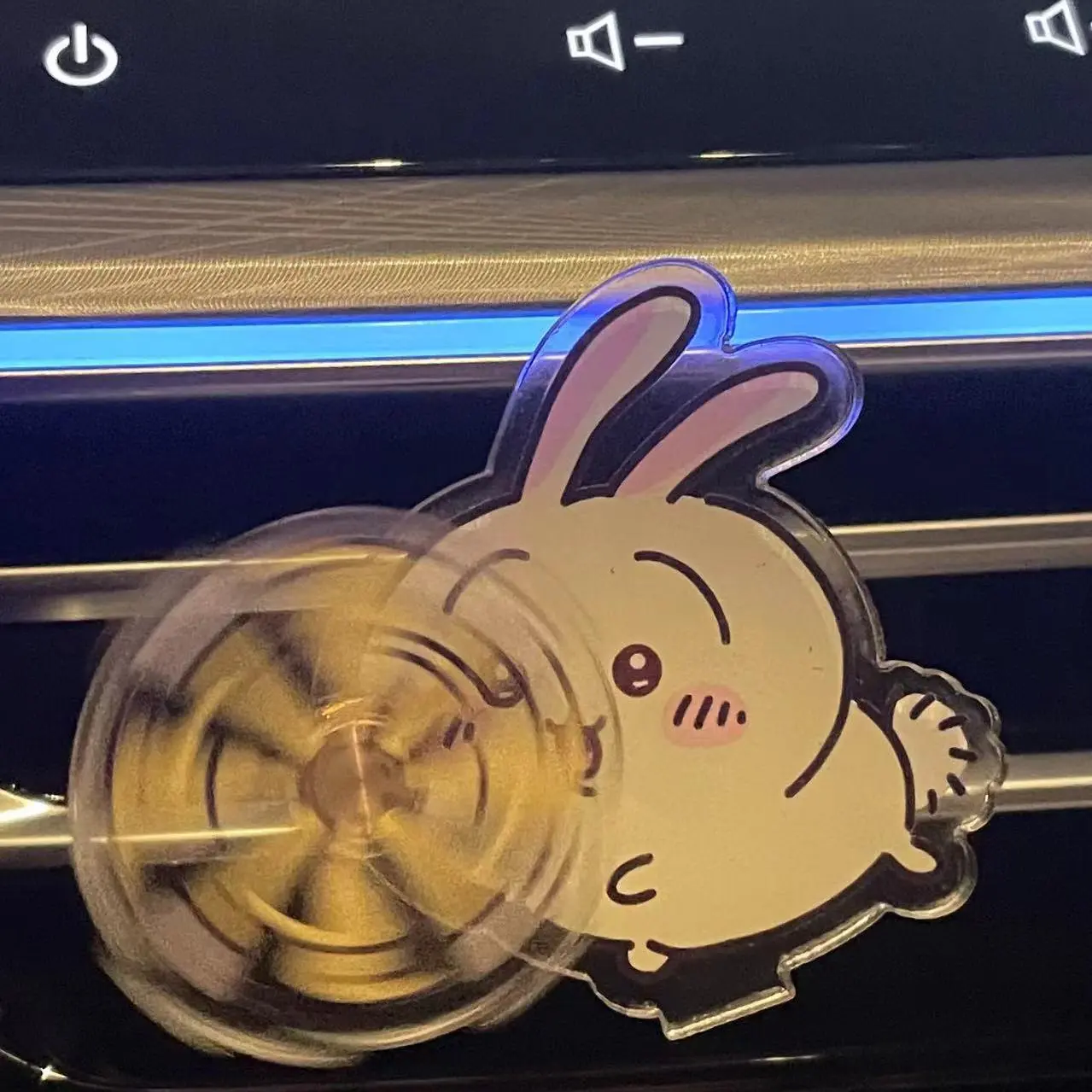 Chiikawa Usagi Cute Car Rotating Cartoon Desktop Ornament