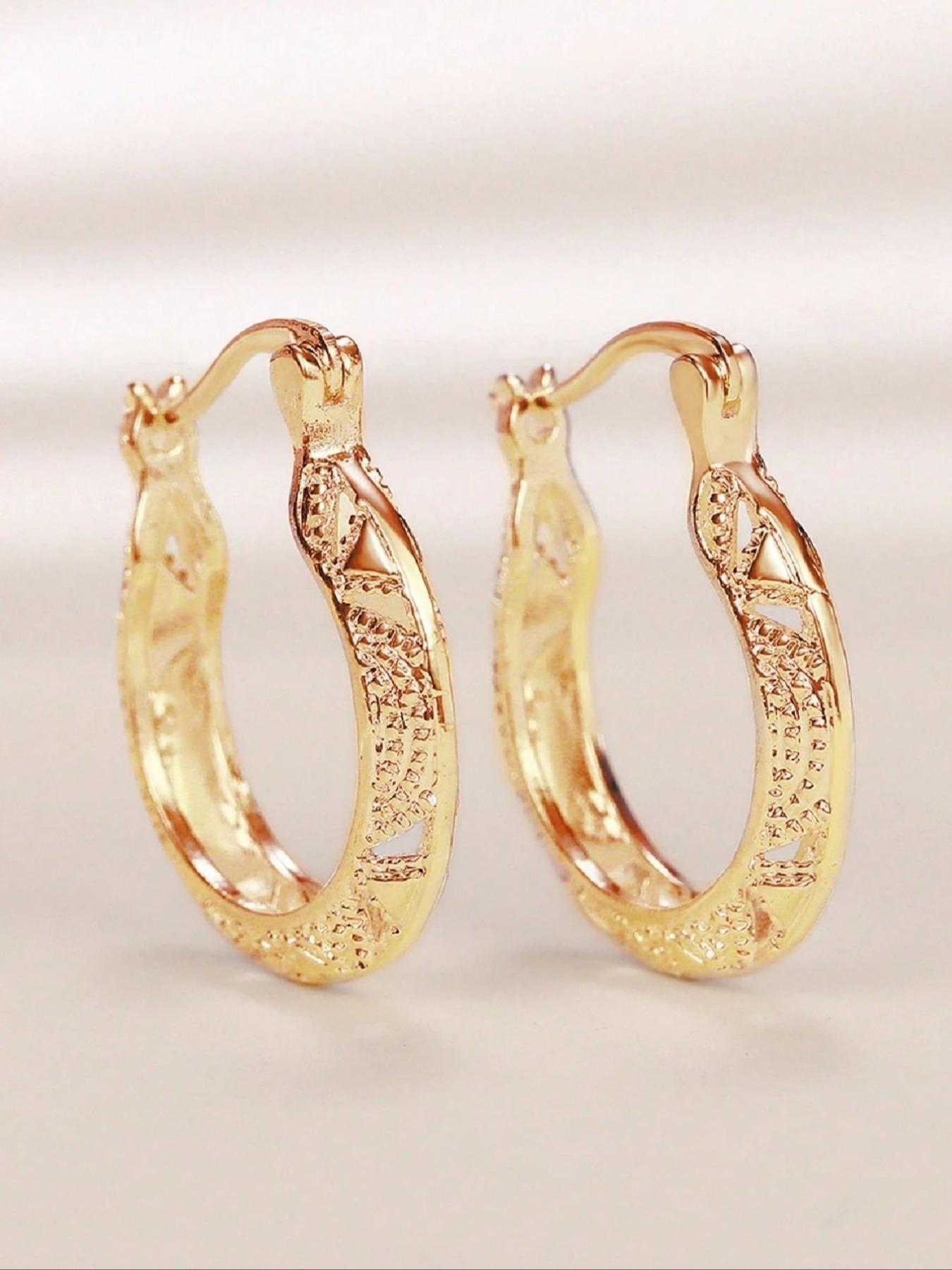 Alloy Hollow Out Floral Earrings, Unique Metal Ear Cuffs, Perfect for Daily Wear, Ideal Gift for Friends, Festival Presents