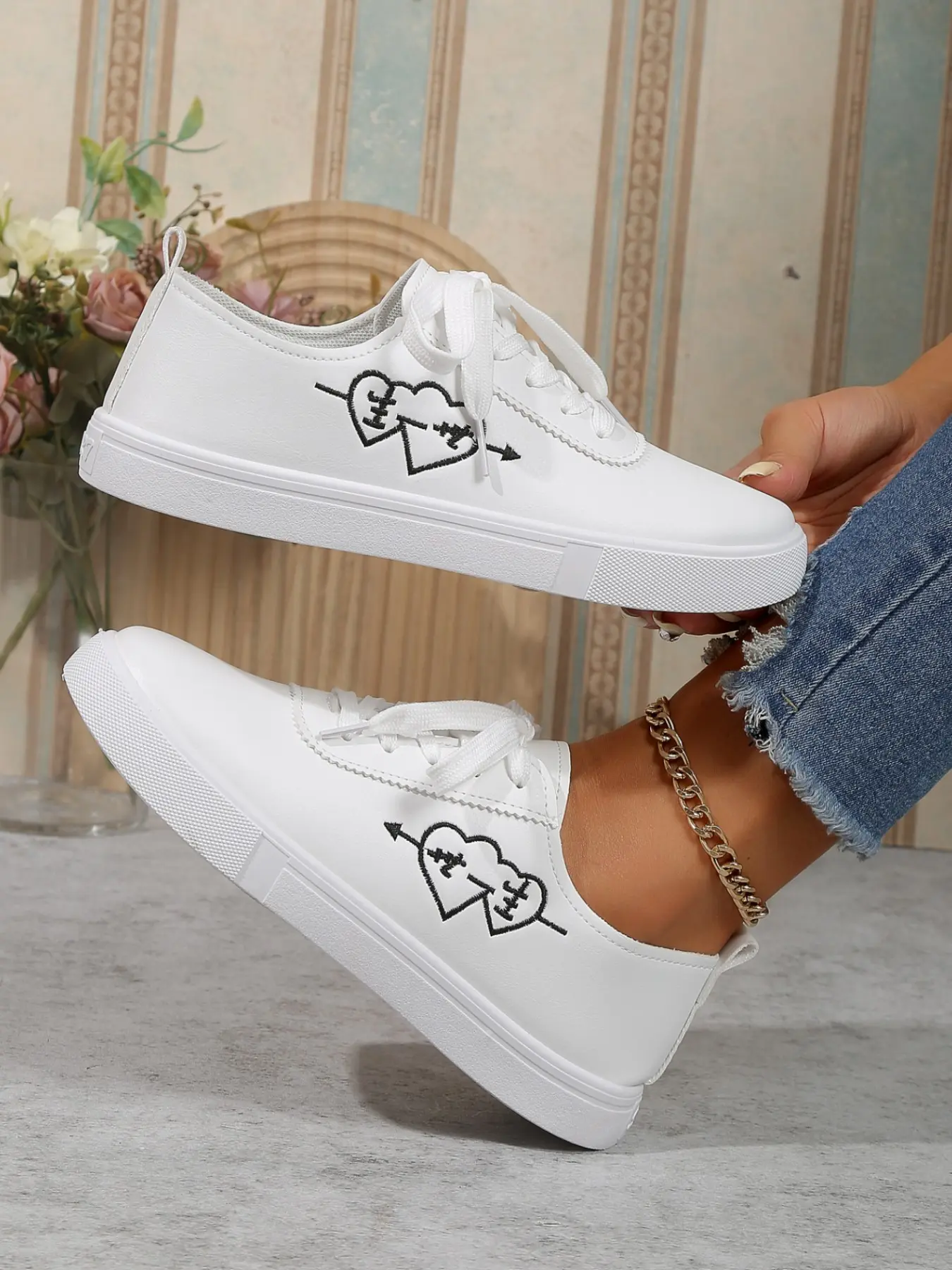Women's Fresh Style Embroidered Sneakers, Casual Round Toe PU Leather Low Top, Breathable Rubber Sole, All Season Comfort Shoes