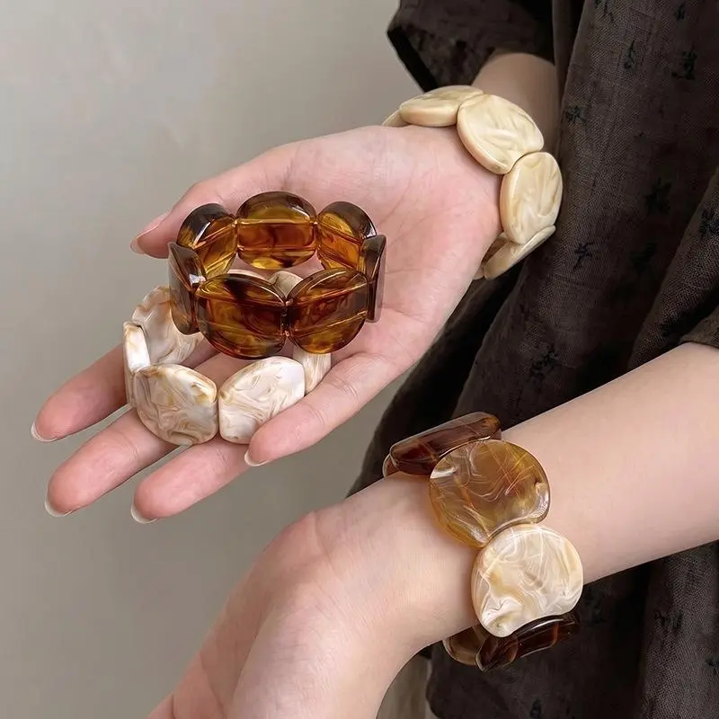 Women's Vintage Brown Amber Resin Bracelet - Aesthetic Maillard Style Irregular Disc Stretch Elastic Bangle, Handmade Retro Boho Lightweight Stackable Costume Jewelry, Ideal for Daily Wear, Gifting, Brown Amber Bracelets & Bangles