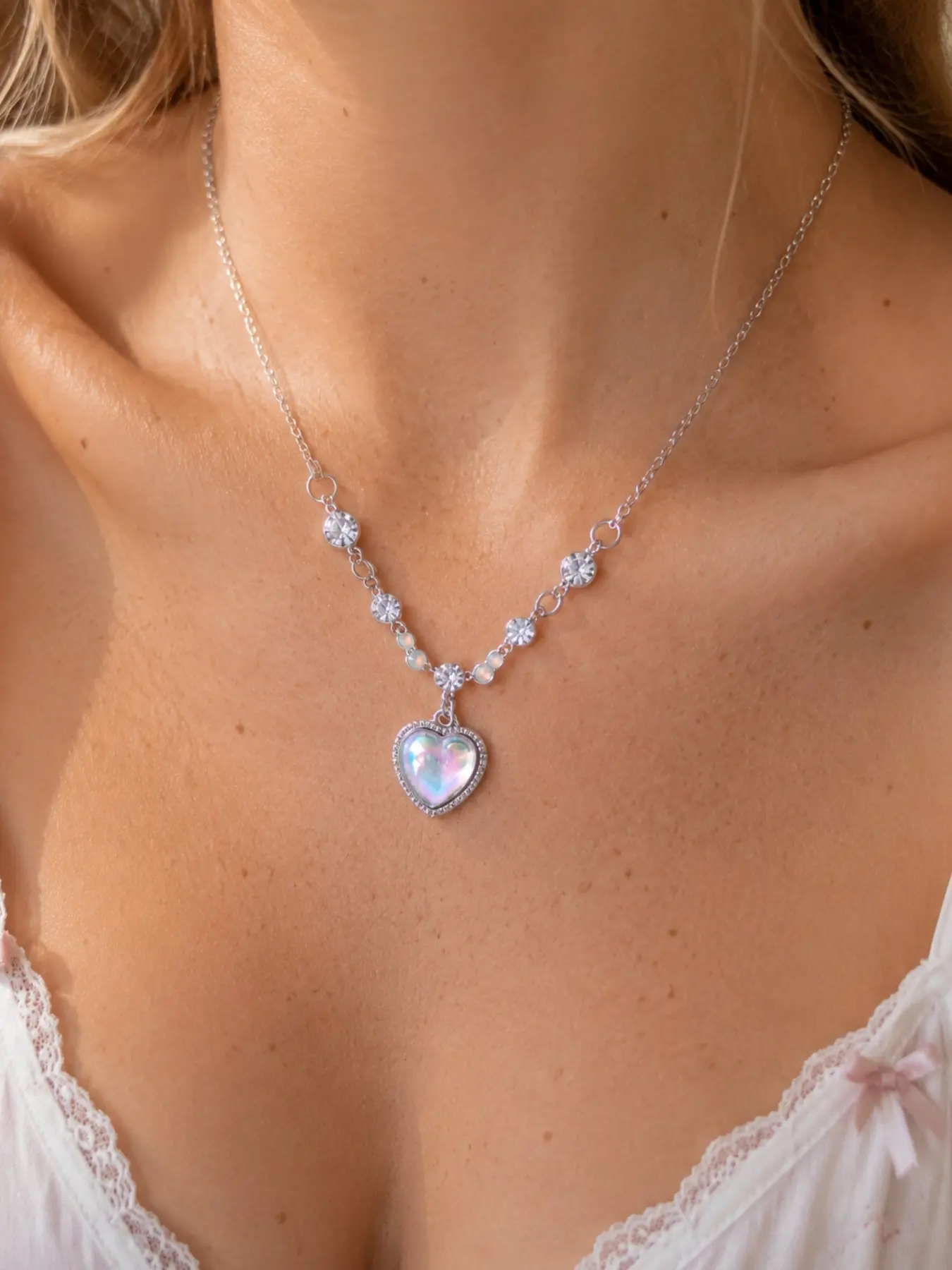 Iridescent Heart Pendant Necklace for Women, Y2K Coquette Faux Crystal Necklace, Adjustable Zinc Alloy Chain, Gift Box Included