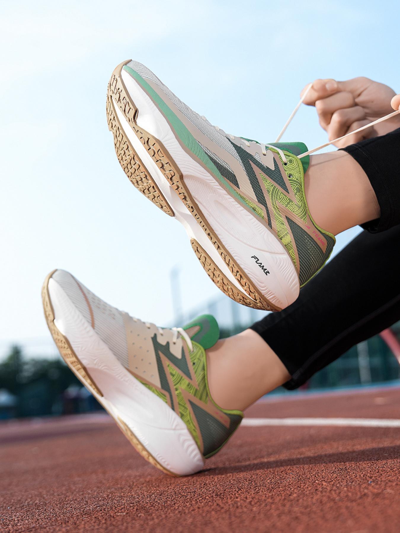 Unisex Lightweight Running Shoes: Flyknit Mesh Material, All-Season Breathable Casual Shoes