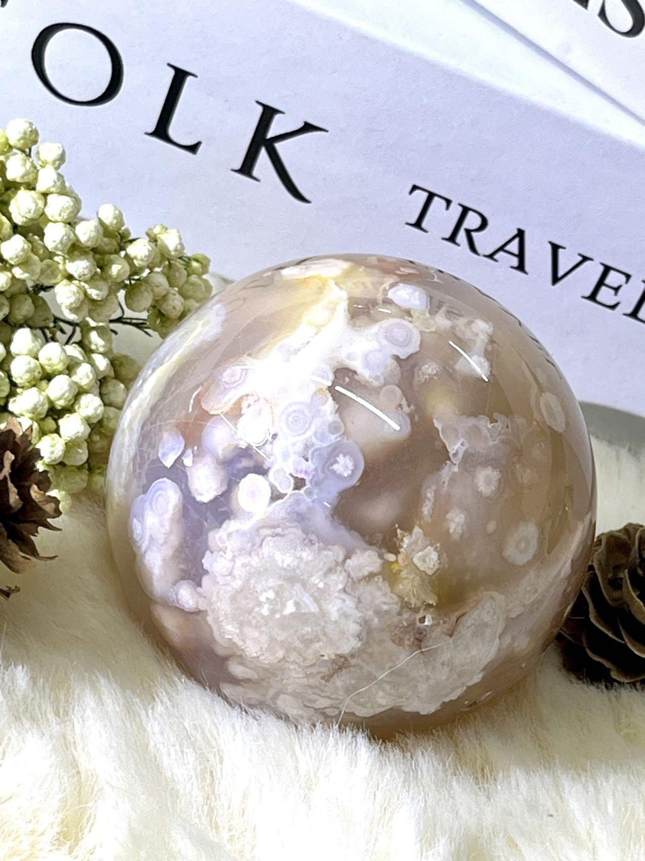 MZCRystal Cherry Blossom Agate Ball - Elegant Gemstone with Unique Coloration and Detailed Design