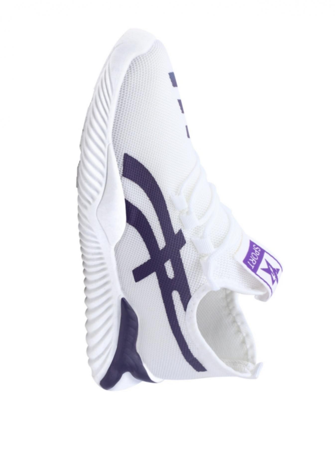 Men's casual sports shoes, with lightweight mesh material wrapping, stylish and eye-catching contrasting decorations, lace up style that fits the foot shape, simple and versatile color matching, preferred for daily commuting and casual sports wear