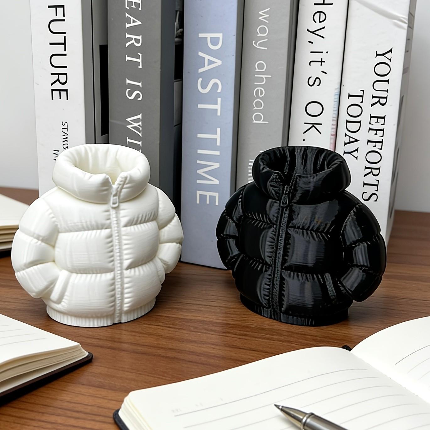 Cute Down Jacket Shape Pen Holder, Creative 3D Printed Novelty Cup Mat, Classroom Student Desk Accessories, Home Office Desk Decor, Desktop Organizer