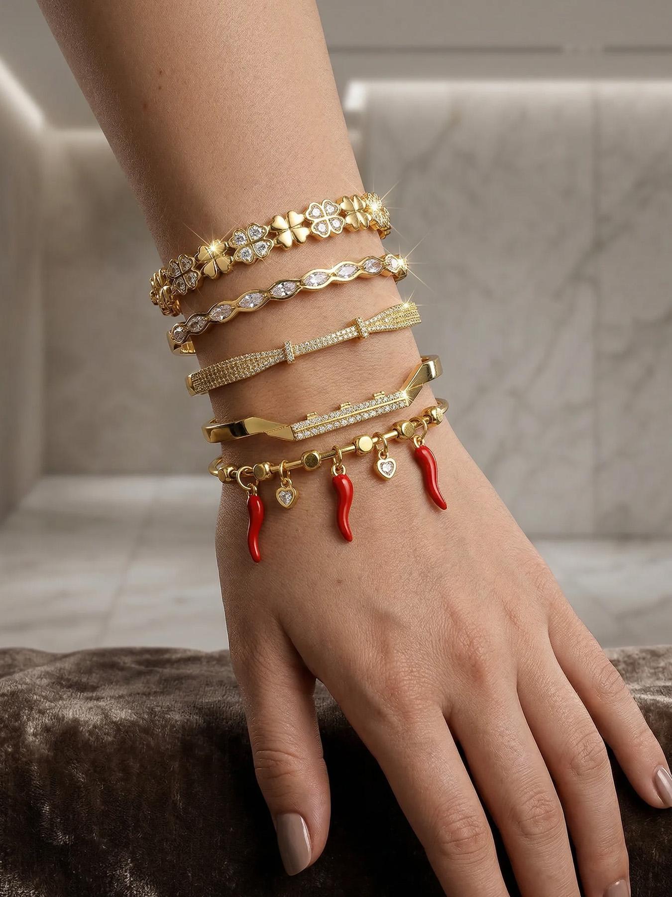 Gold plated five piece bracelet gift box set, cute red strawberries and chili peppers, durable and non fading, stylish and atmospheric, the first choice for gift giving