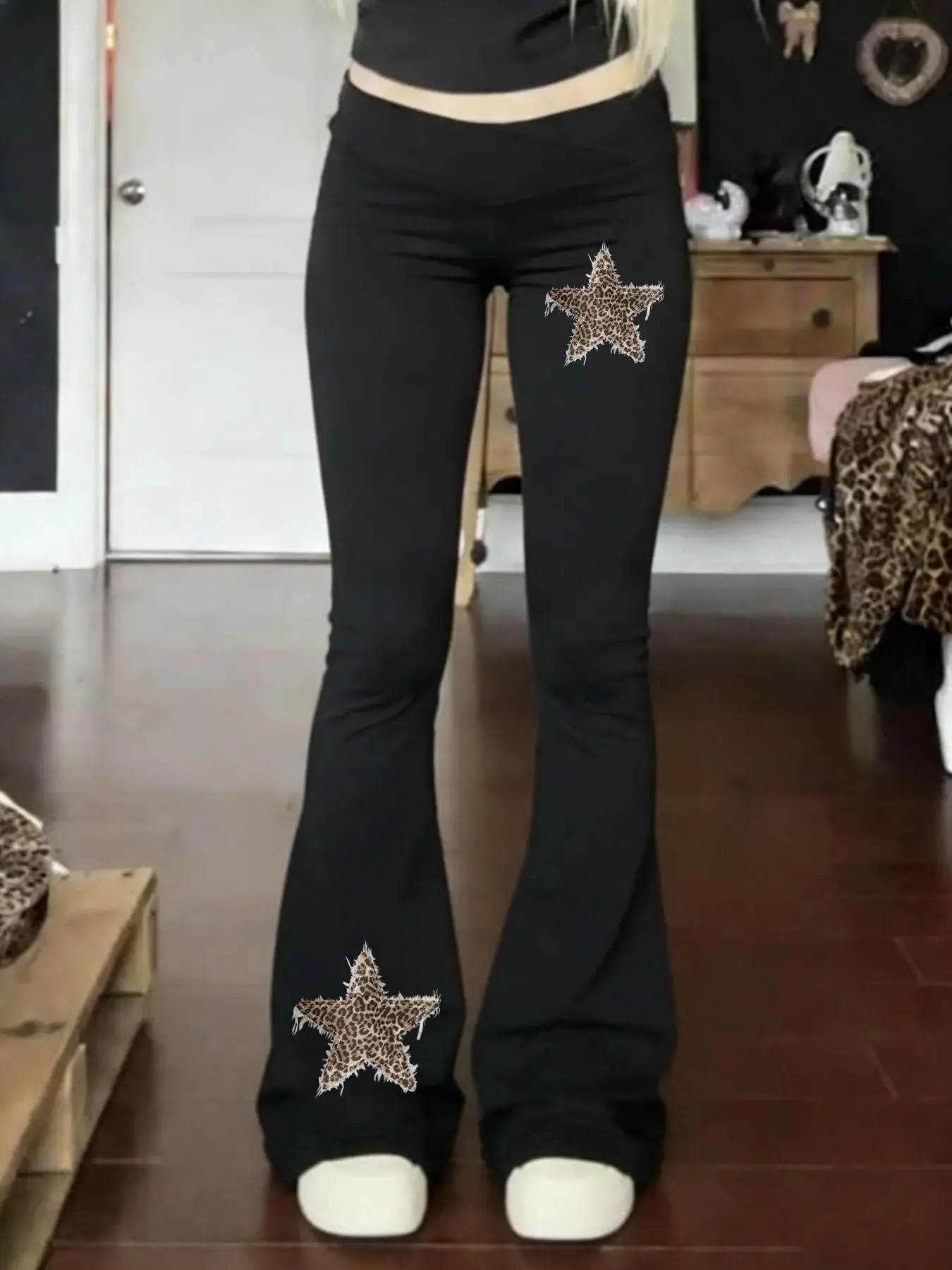 American Vintage Leopard Print Star Patch Flare Pants, Cross V Waist Low Rise Elastic Bell Bottoms, Soft Stretch Knit Long Pants for Spring Fall