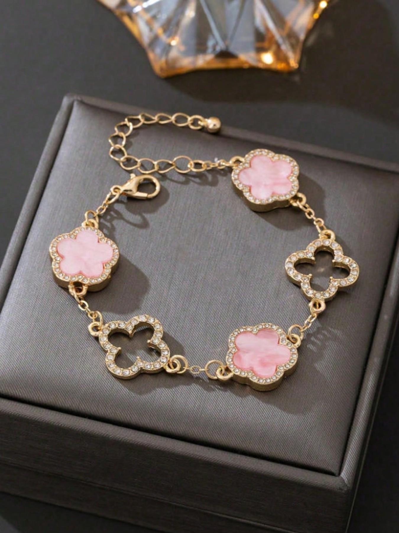 Women's Lucky Four-Leaf Clover Five-Leaf Bracelet, Fashionable High-Quality Jewelry Accessory, Versatile Design for Daily Wear