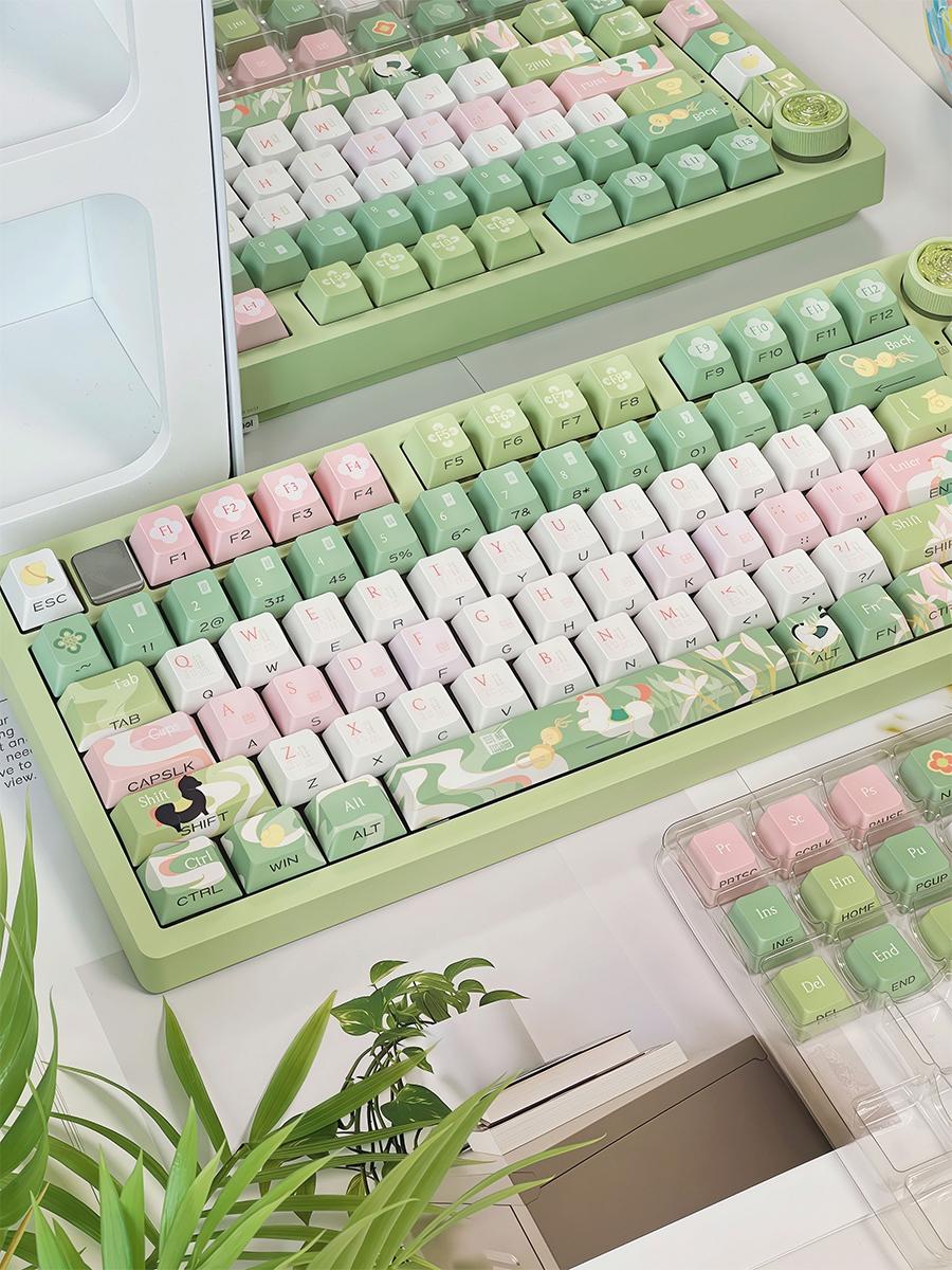 New Galloping Through Spring Breeze Theme Keycaps, Cherry Profile, Dual Color Pbt, Heat Transfer, Durable, High Aesthetic, for Mechanical Keyboard Players