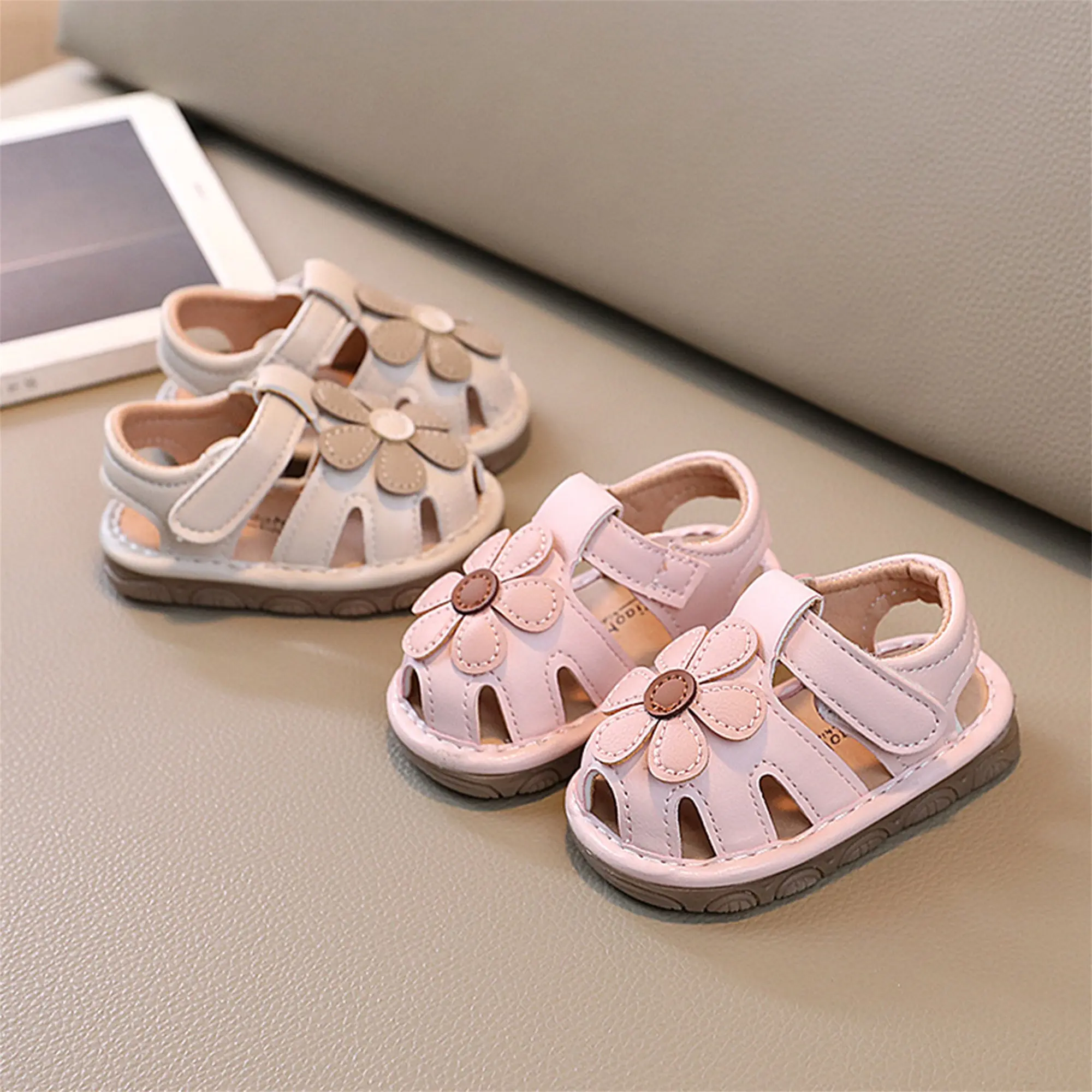 Infant Baby Girls Boys Squeaky Sandals with Floral Hollow-Out Soft Sole Flats Newborn Crib Shoes First Walkers Prewalkers Shoes