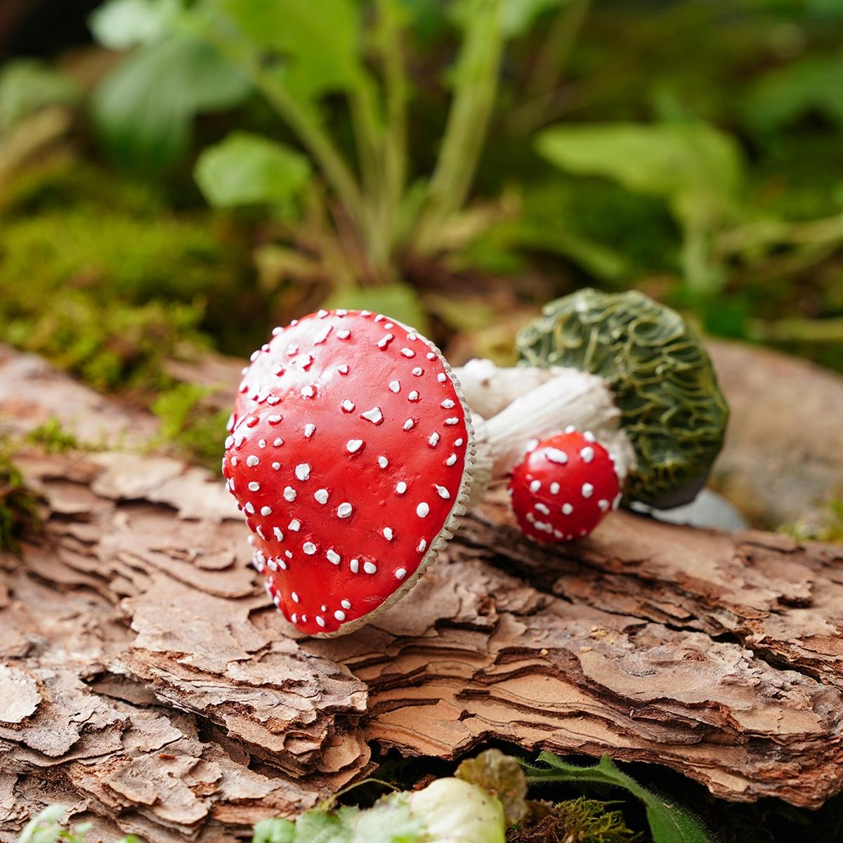 Resin Mushroom Decorative Figurine, Hand-Painted Garden Ornament, Realistic Three Small Mushrooms Design, Home Yard Decoration