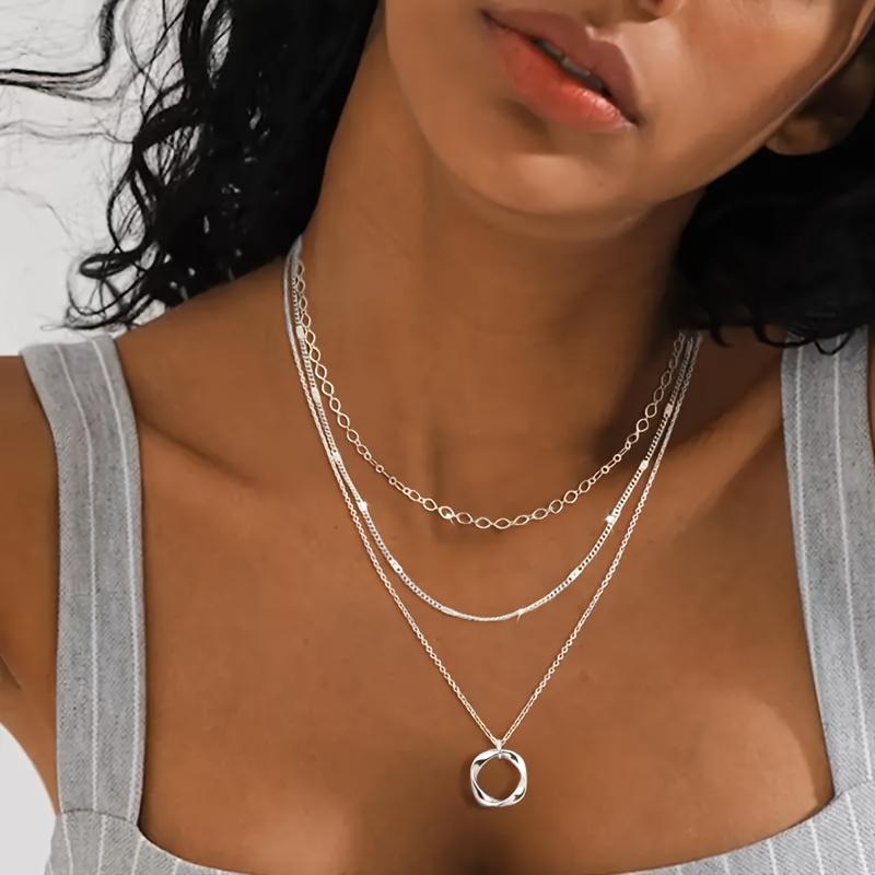 A Three-layer Fashion Round Pendant Multi-layer, Stylish Adjustable Alloy Clavicle Necklace, Women's Necklace Set Chain Simple And Versatile Multi-layer Clavicle Chain Necklace, Adjustable Choker