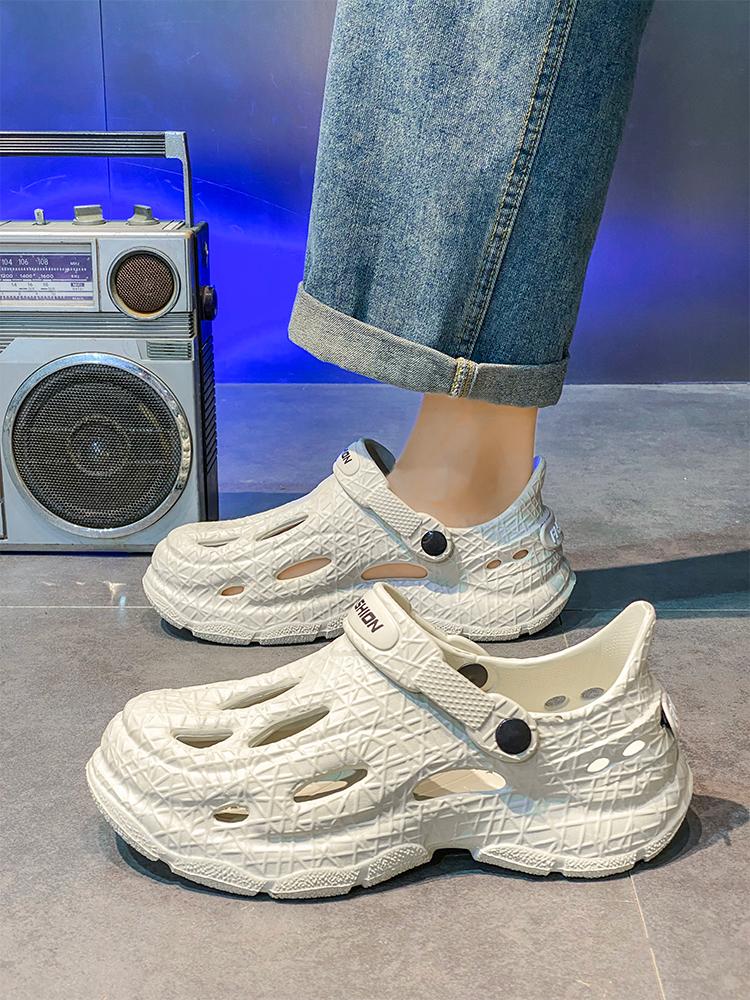 Unisex Khaki Grid Pattern Clogs: Thick-Soled Dual-Wear, Summer Outdoor Beach Slides