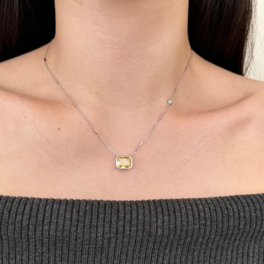 (SN052)S925 Sterling Silver Ice Flower Cut Pendant Necklace Elegant and Stylish Gift for Women’s Daily Wear