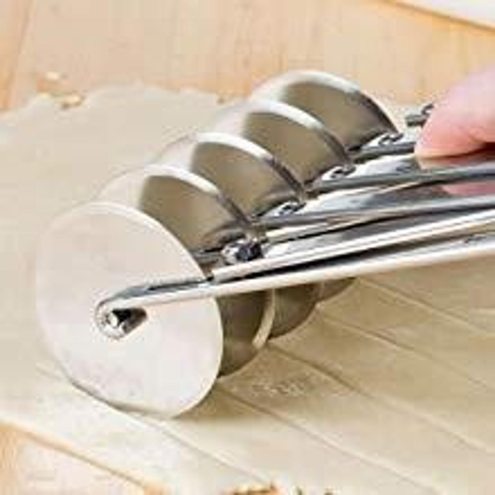 6-Inch Deep Spider Strainer with Stainless Steel Mesh Basket and Bamboo Handle for Noodles, Dumplings, Wontons, Deep Frying, and DrainingGift