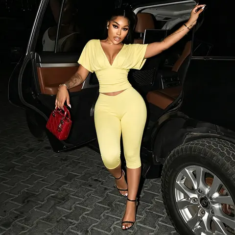 Women's 2-Piece Matching Set, Deep V-Neck Short-Sleeve Ruched Crop Top & High-Waist Bodycon Capri Pants, Solid Casual Clubwear for Spring Summer