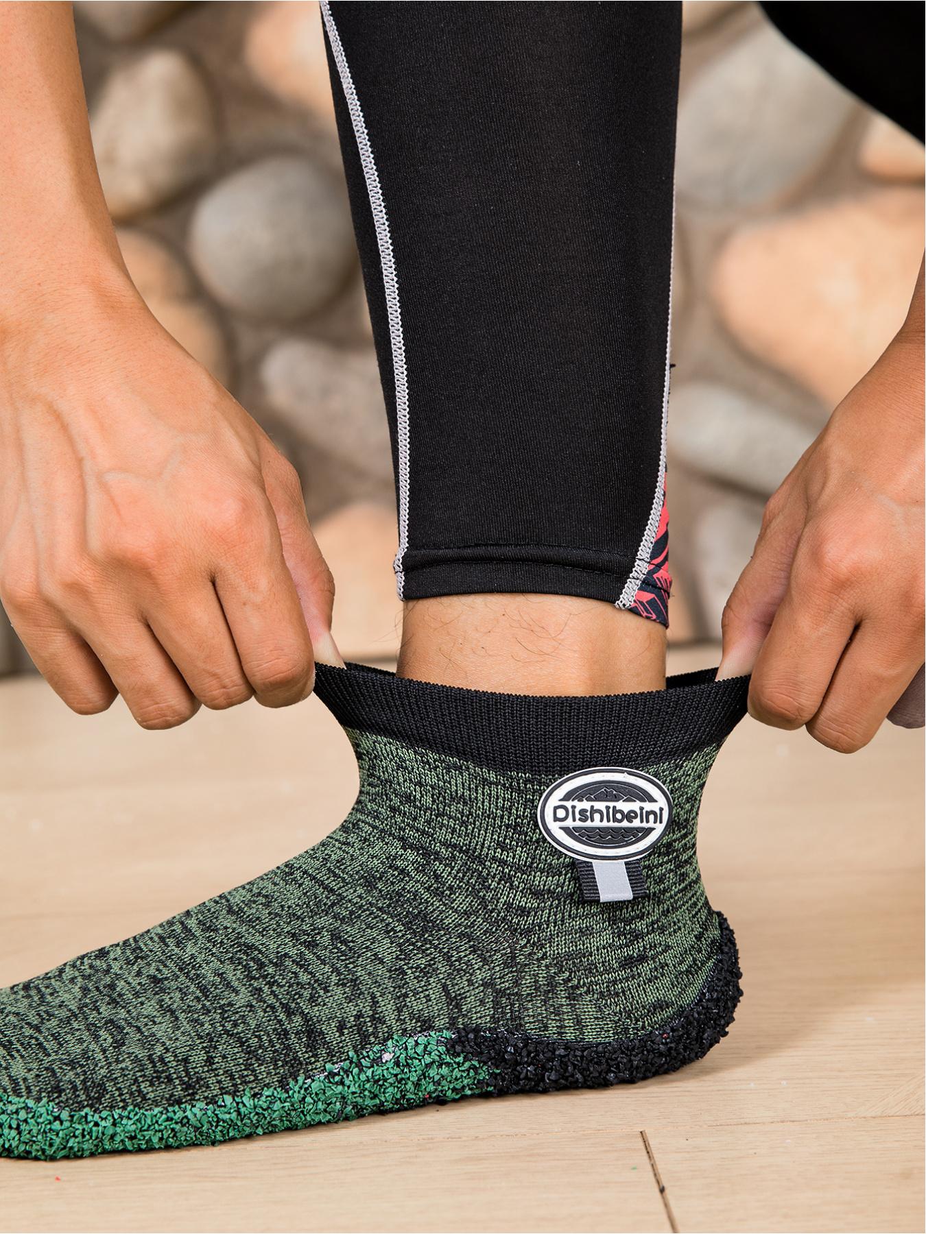 Men's new style fitness yoga barefoot shoes, diabetes shoes, soft fabric, breathable, quick drying, widened toe cap, comfortable package, color particle soles, strong grip on the ground, easy on and off style, yoga fitness hiking multi scene wear