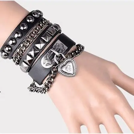 2Pcs Punk Heart Pendant Bracelets Set, Layered Spike Rivet PU Leather Bangle Bracelet Gothic Adjustable Heart-shaped Studded Wristband Chain Cuff for Men Women Handmade Halloween Cosplay Accessories Cuff Bangle Jewelry