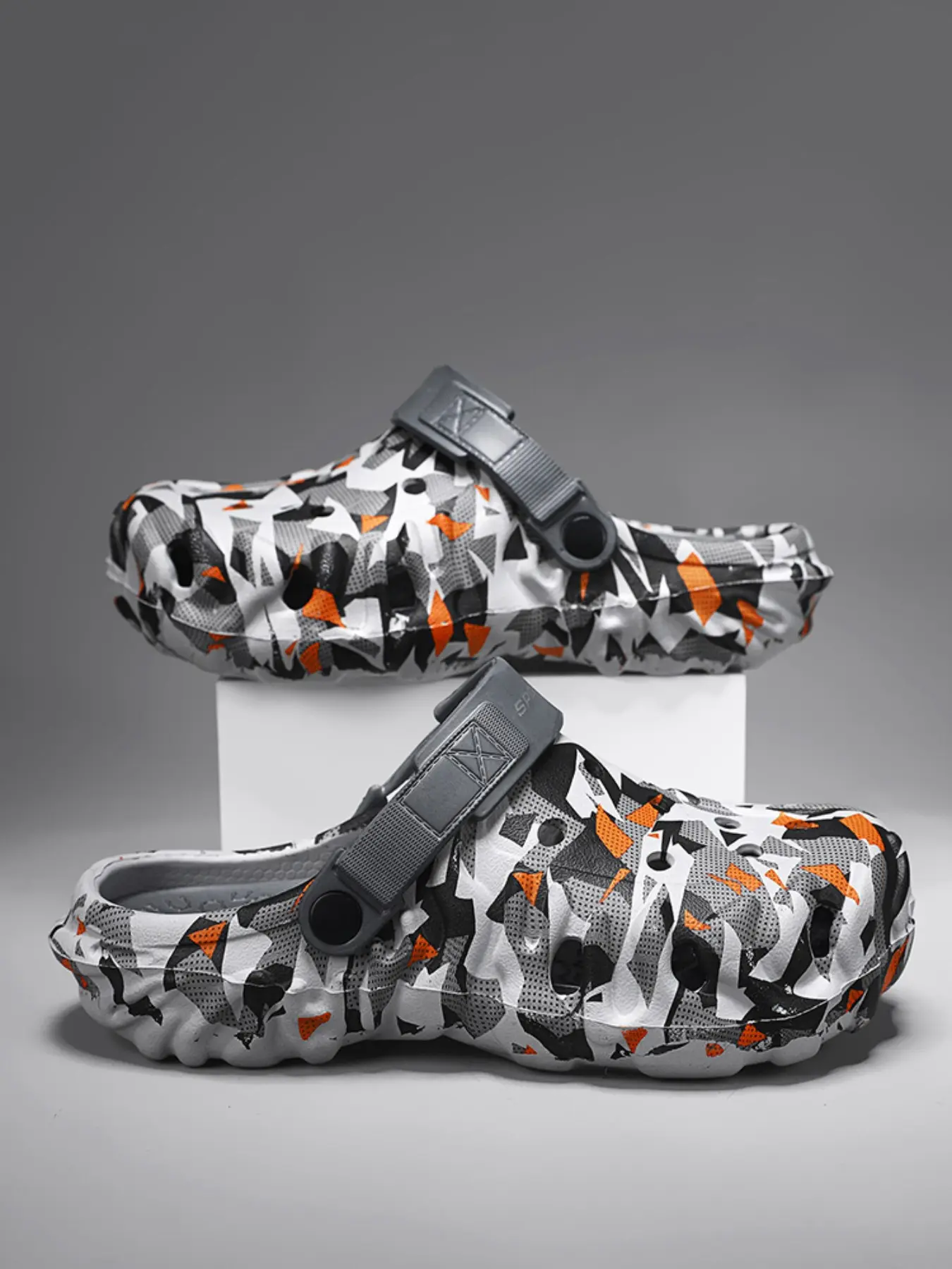 Men's Hole Shoes Summer New Sandals Outdoor Slippers, Comfortable Breathable Footwear for Beach & Daily Wear, Stylish Lightweight Design